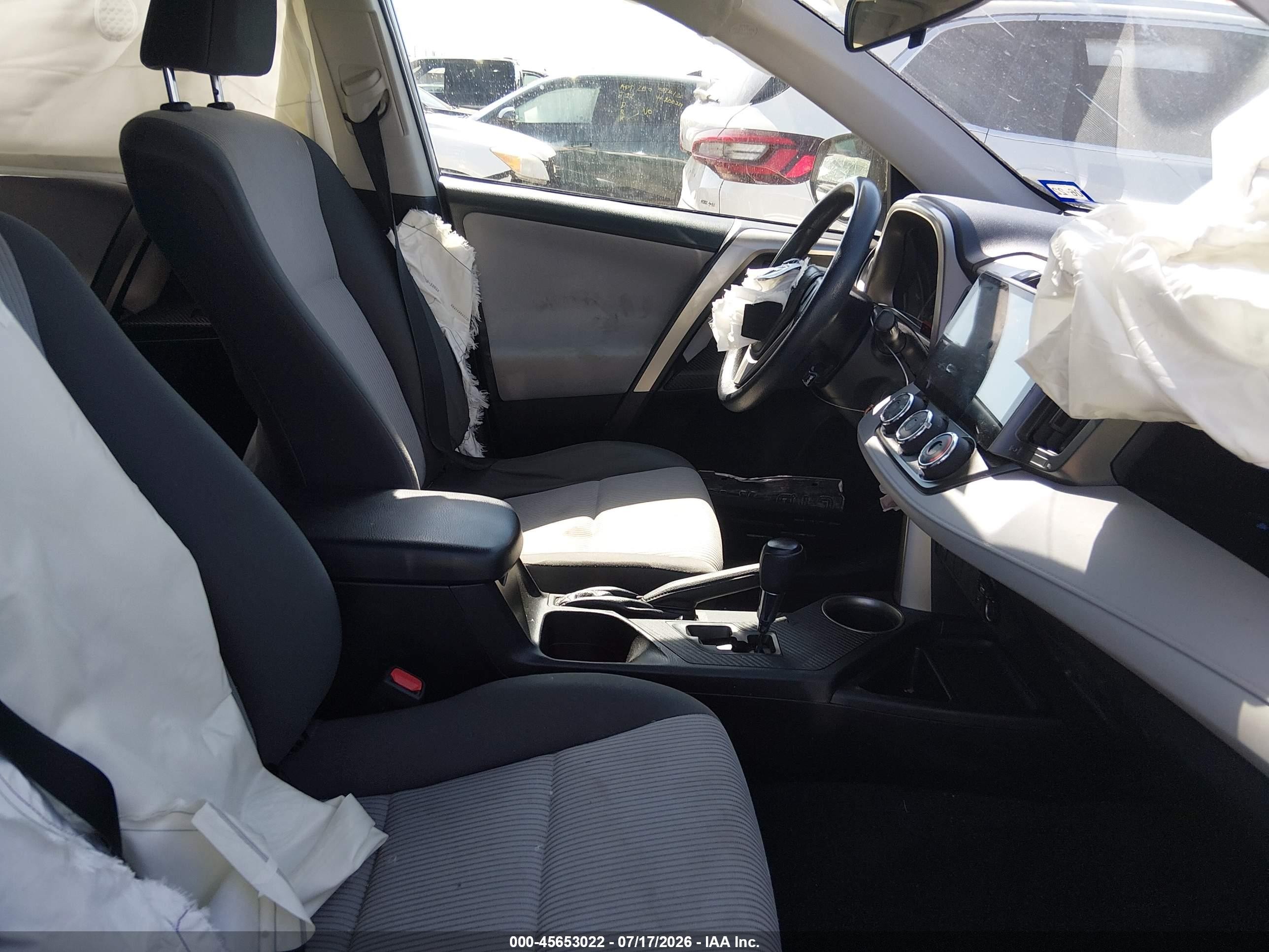 2015 Toyota Rav4 Le Серебряный vin: JTMZFREV6FJ040990