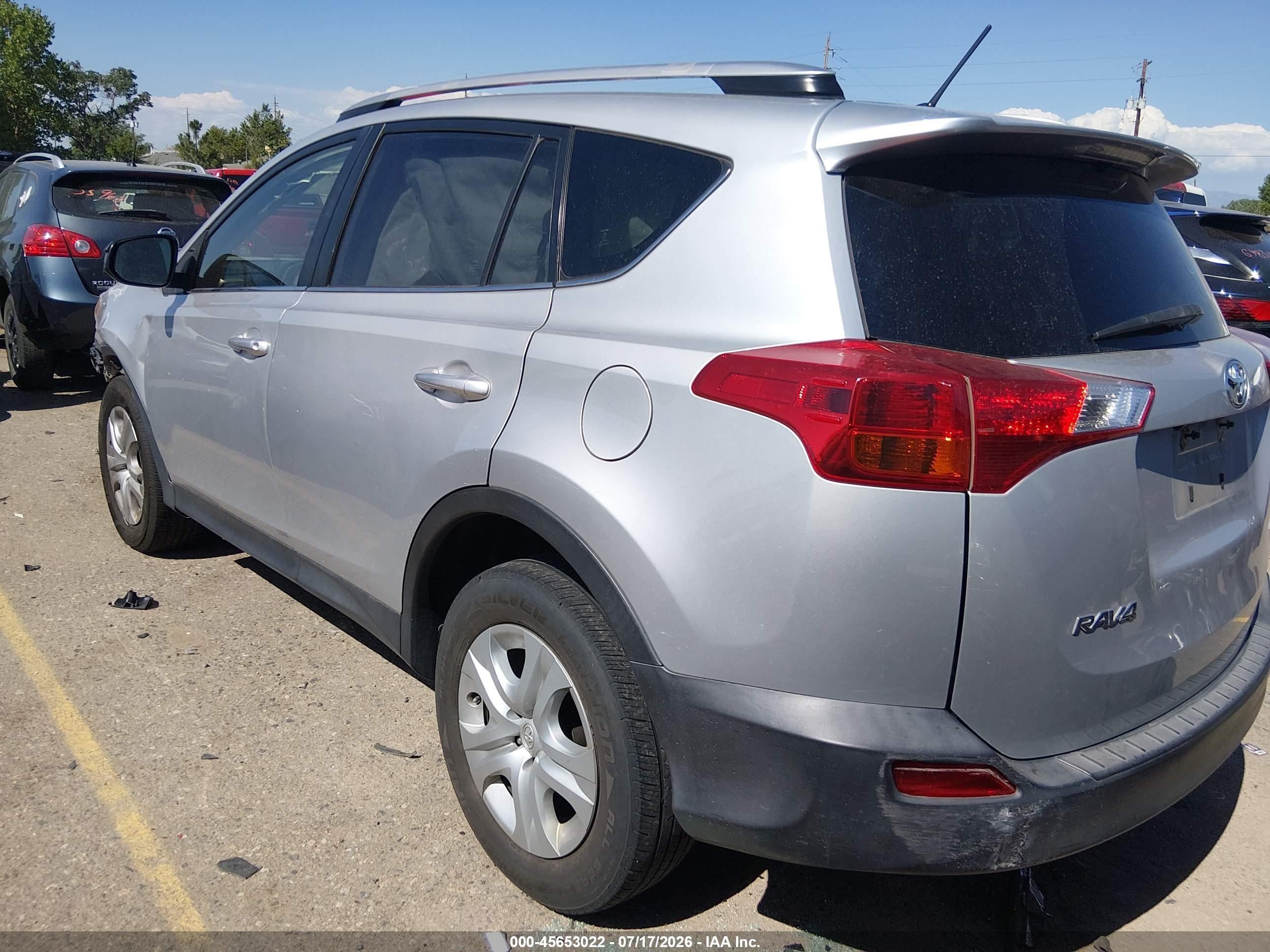2015 Toyota Rav4 Le Серебряный vin: JTMZFREV6FJ040990