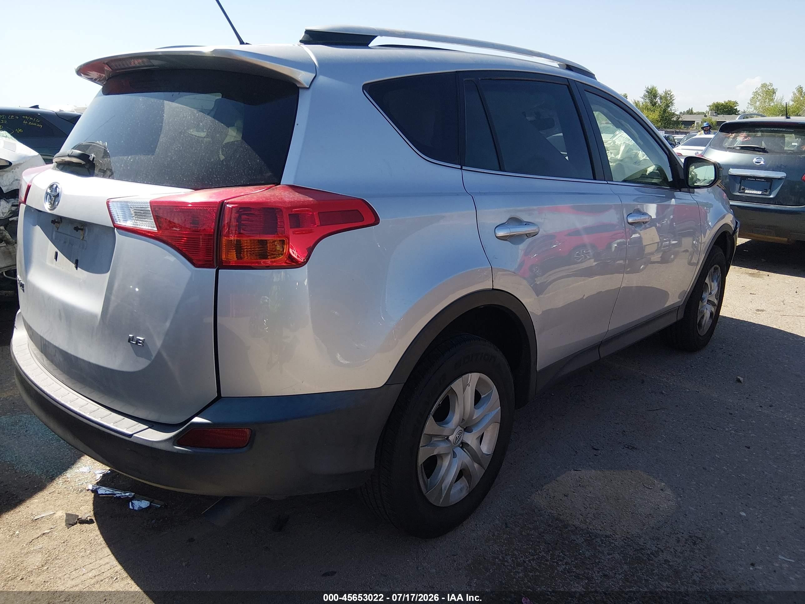 2015 Toyota Rav4 Le Серебряный vin: JTMZFREV6FJ040990