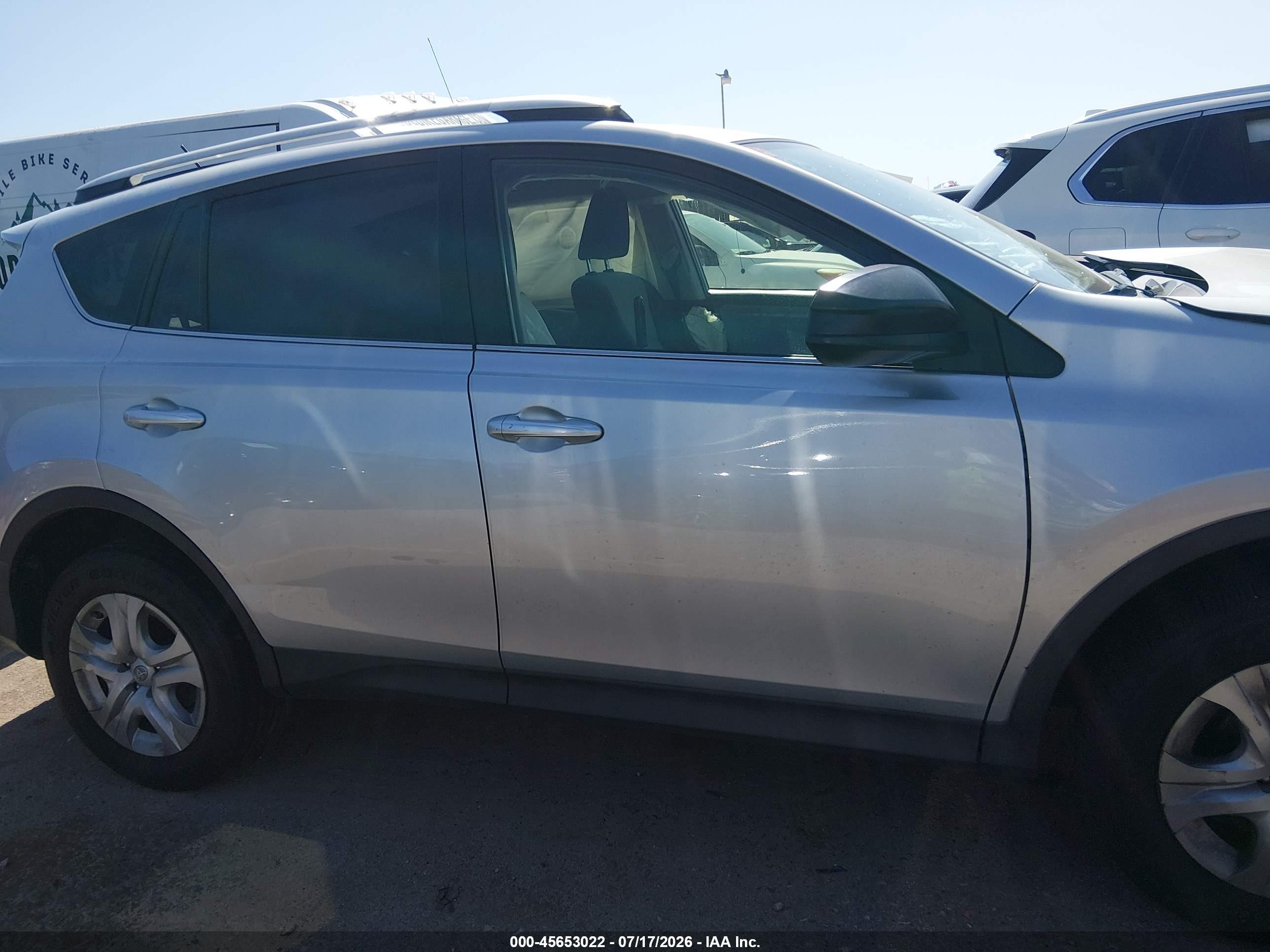 2015 Toyota Rav4 Le Серебряный vin: JTMZFREV6FJ040990