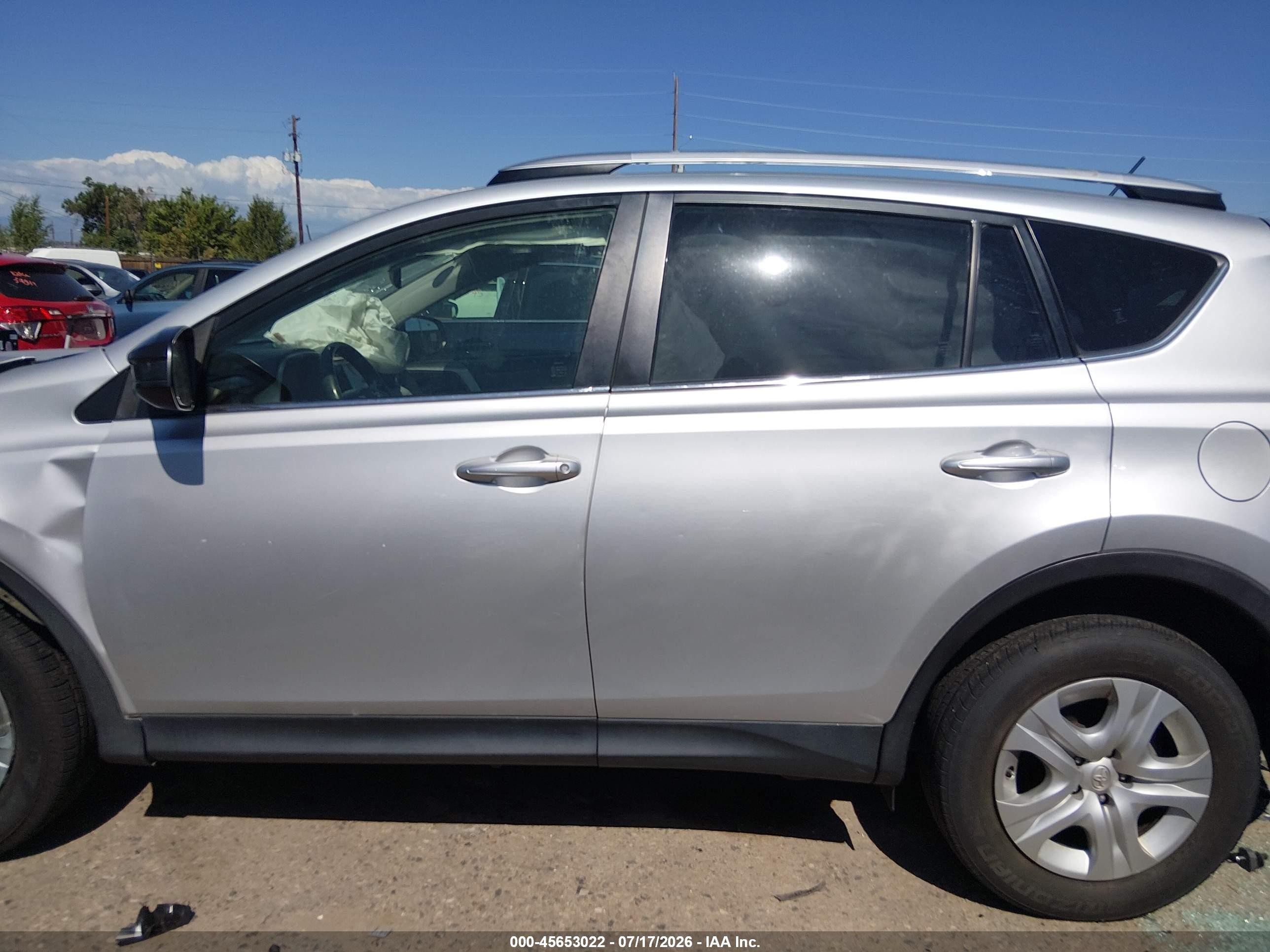 2015 Toyota Rav4 Le Серебряный vin: JTMZFREV6FJ040990