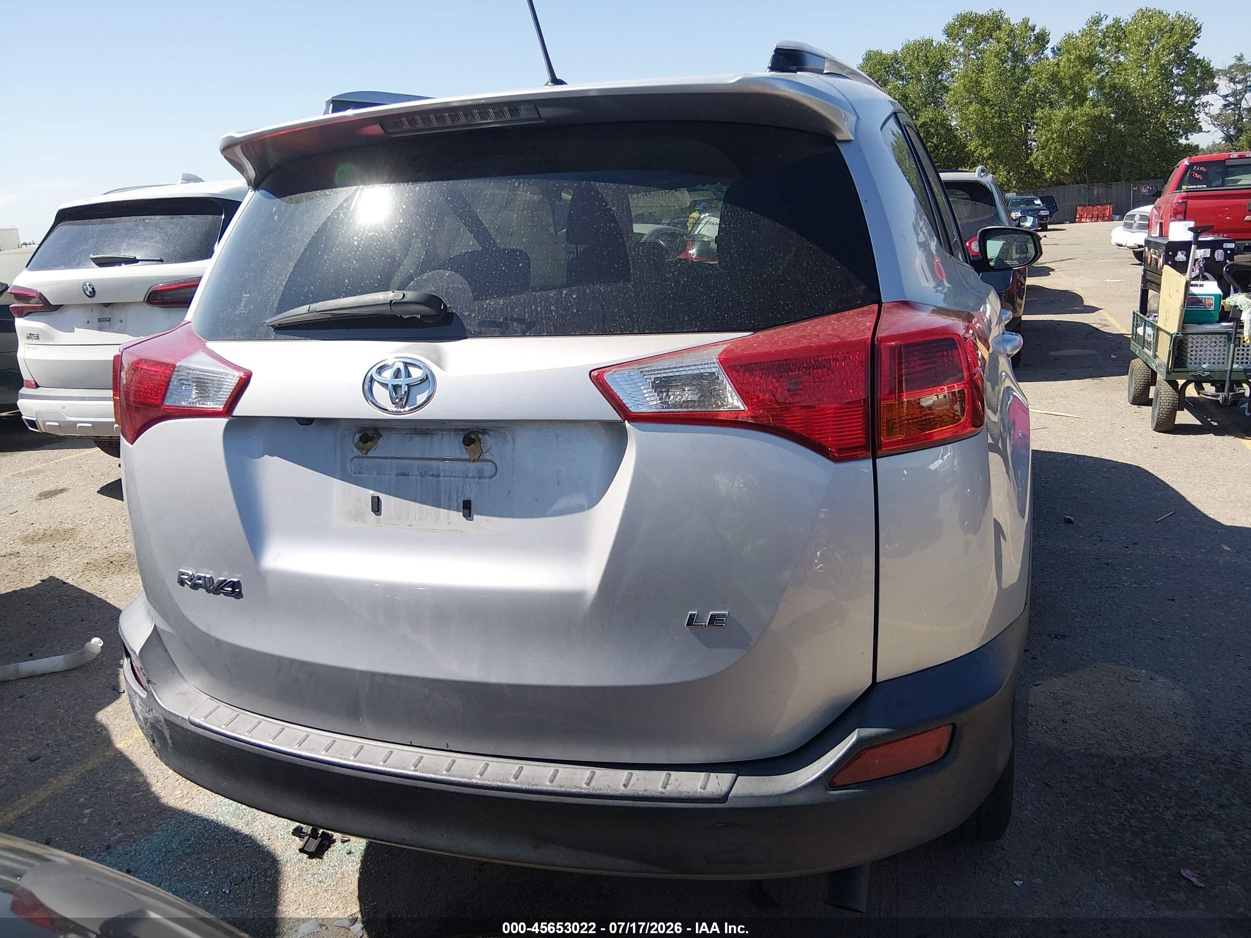 2015 Toyota Rav4 Le Серебряный vin: JTMZFREV6FJ040990