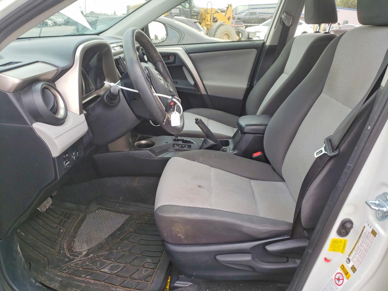 2015 Toyota Rav4 Le White vin: JTMZFREV6FJ049589