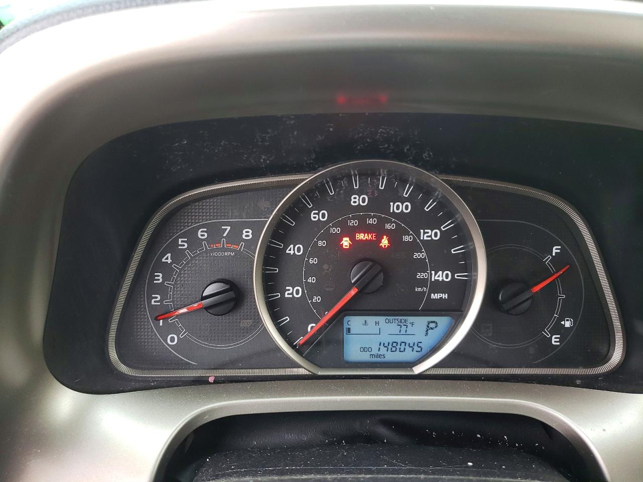 2015 Toyota Rav4 Le White vin: JTMZFREV6FJ049589