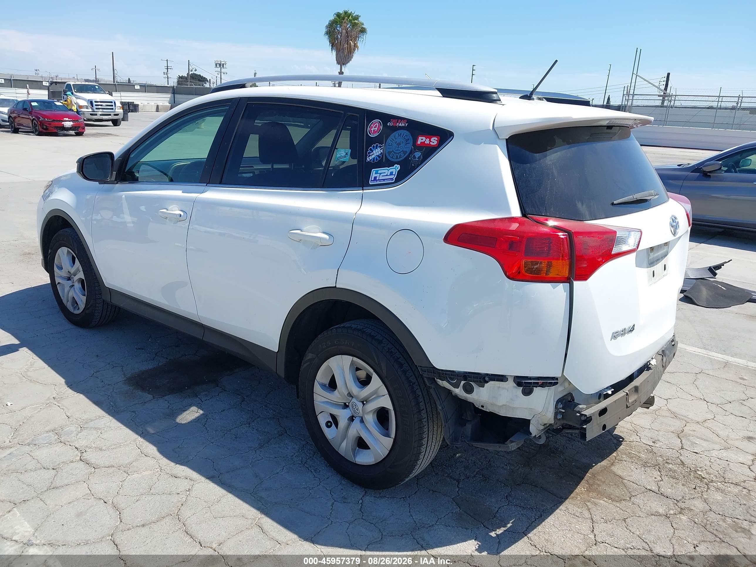2015 Toyota Rav4 Le White vin: JTMZFREV6FJ050063