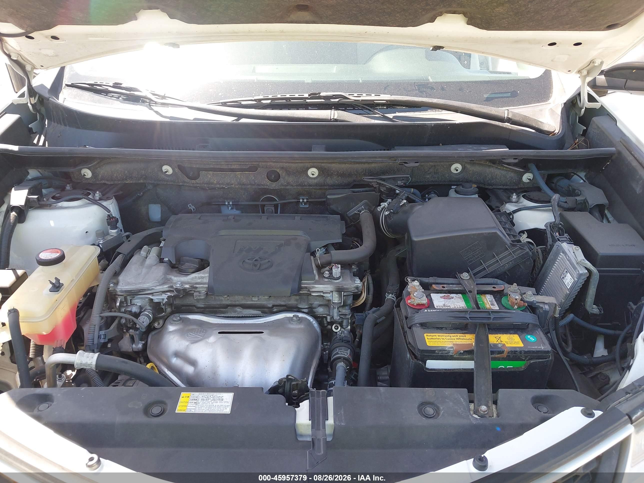 2015 Toyota Rav4 Le White vin: JTMZFREV6FJ050063