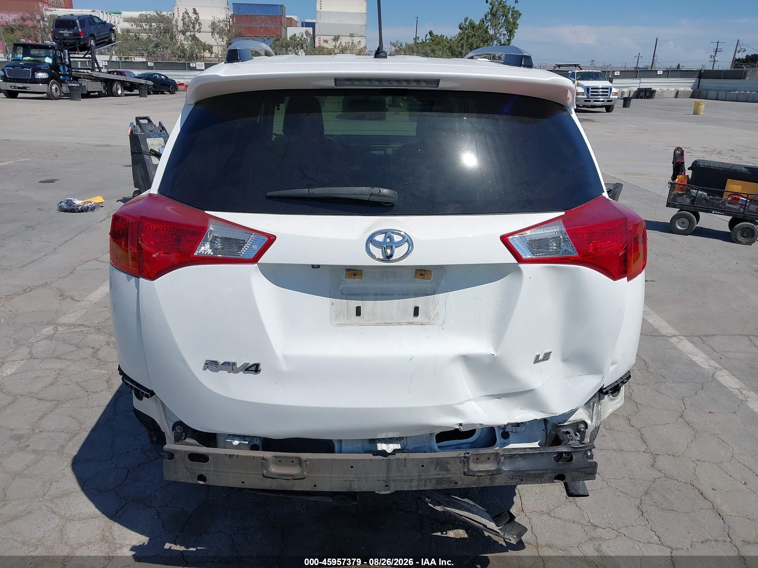 2015 Toyota Rav4 Le White vin: JTMZFREV6FJ050063
