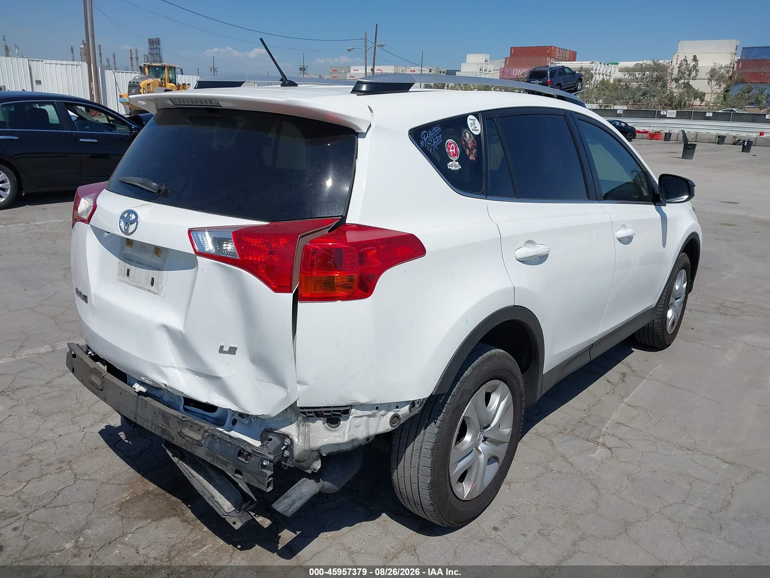 2015 Toyota Rav4 Le White vin: JTMZFREV6FJ050063
