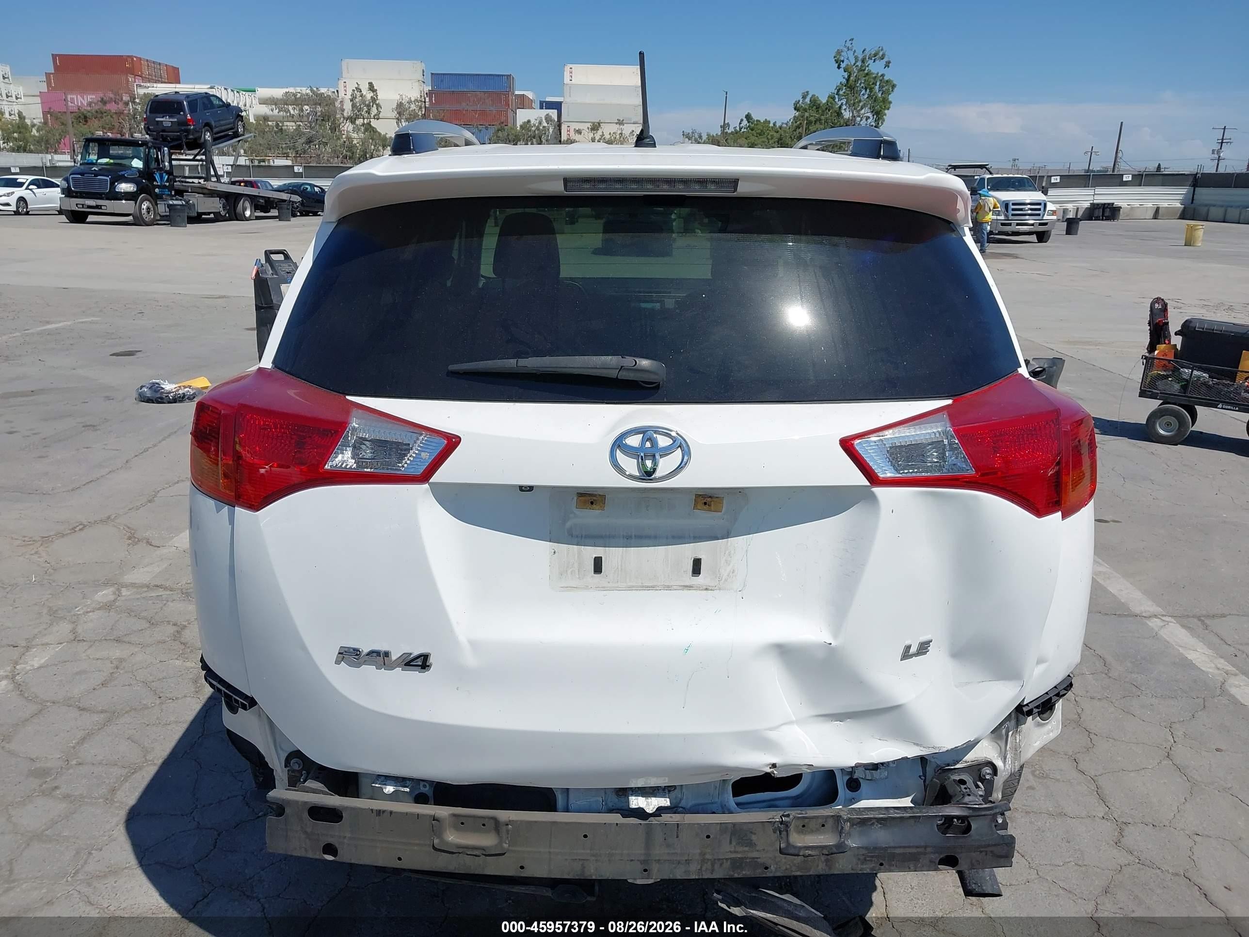 2015 Toyota Rav4 Le White vin: JTMZFREV6FJ050063