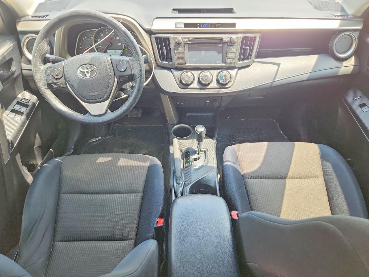 2015 Toyota Rav4 Le Silver vin: JTMZFREV6FJ053139
