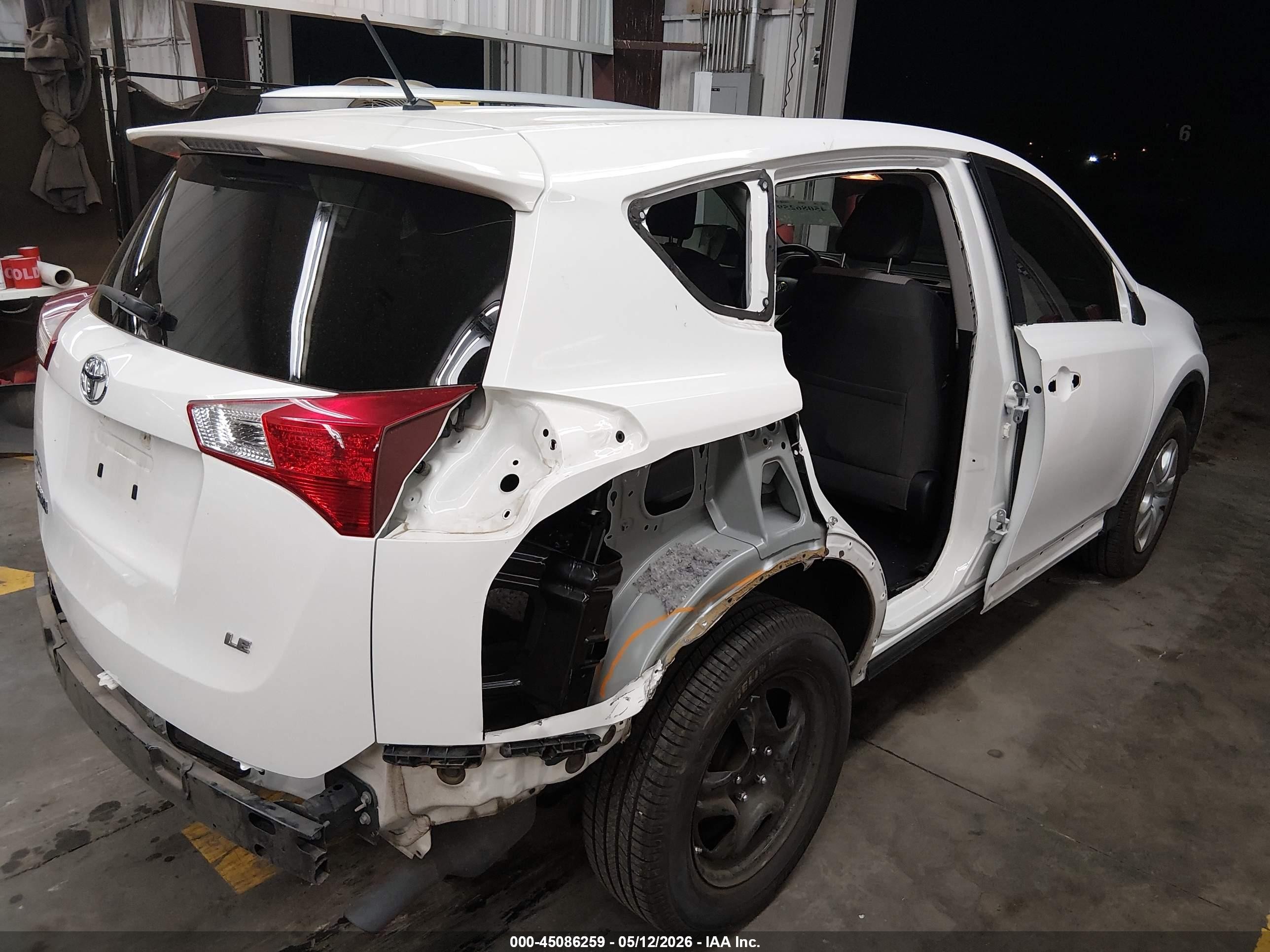 2015 Toyota Rav4 Le White vin: JTMZFREV6FJ056901