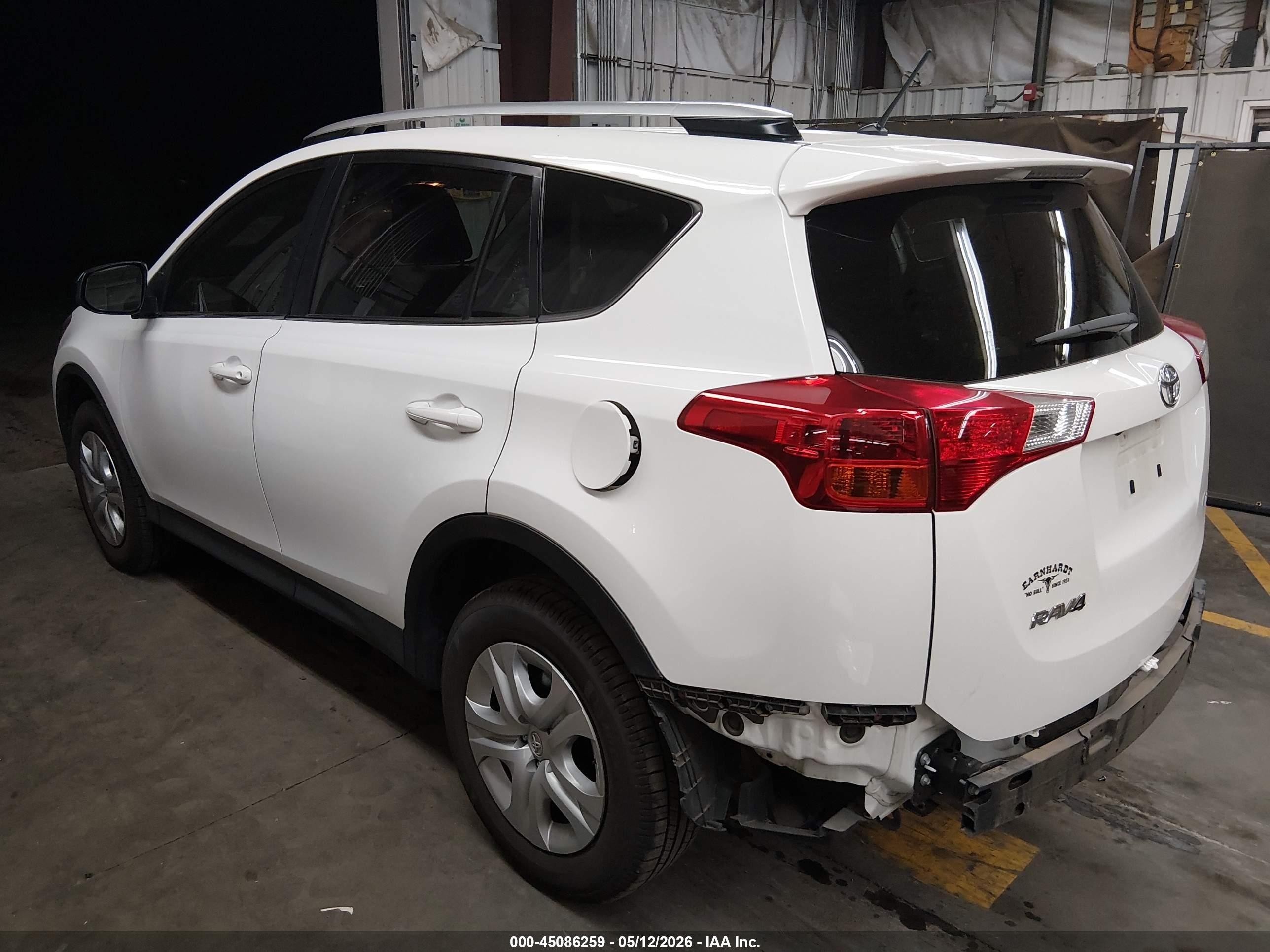 2015 Toyota Rav4 Le White vin: JTMZFREV6FJ056901