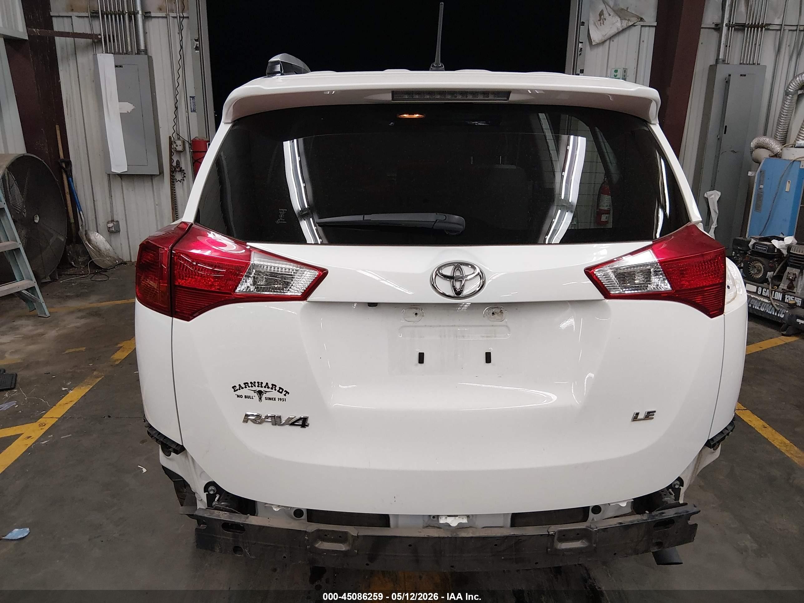 2015 Toyota Rav4 Le White vin: JTMZFREV6FJ056901