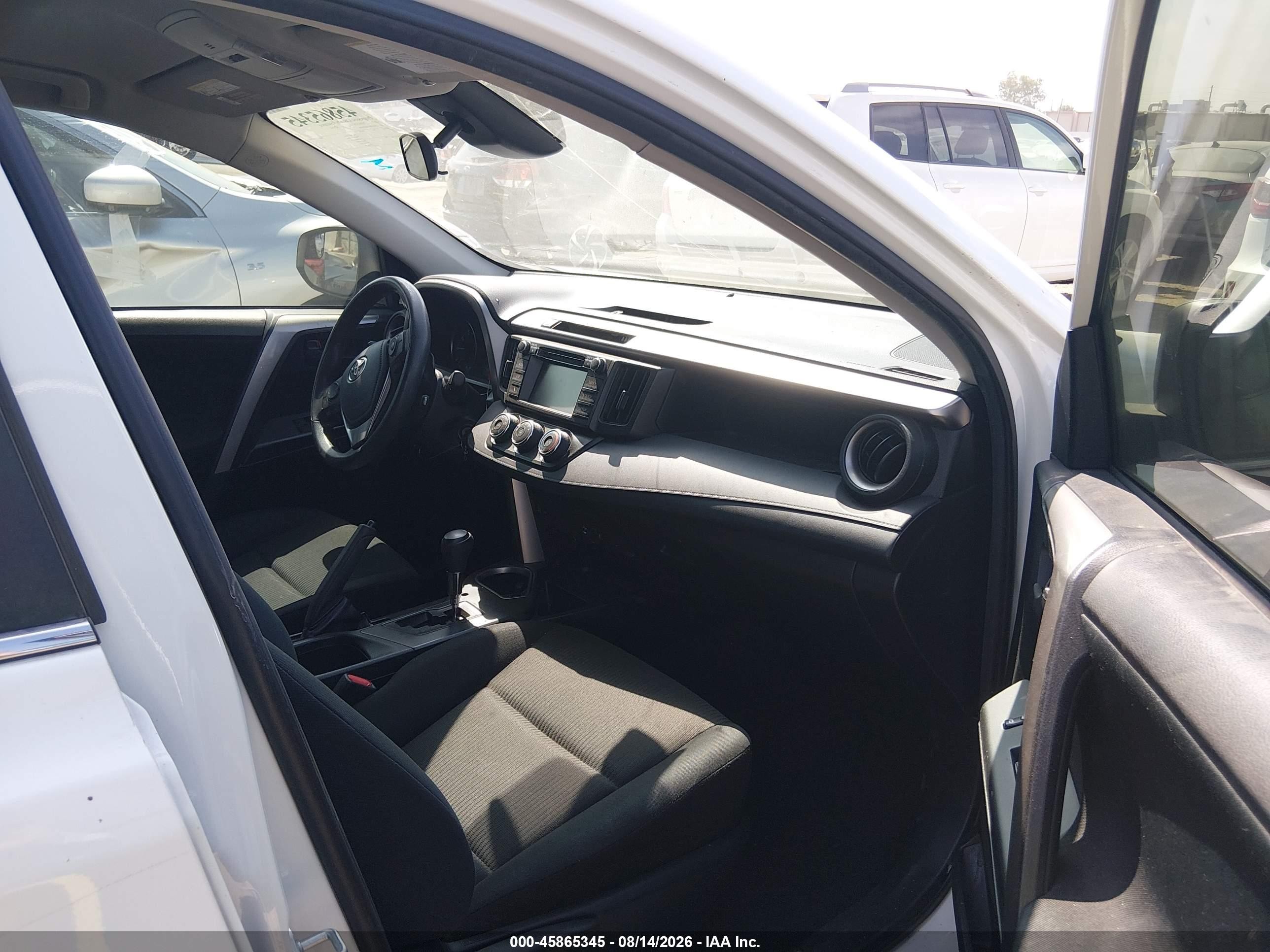 2017 Toyota Rav4 Le White vin: JTMZFREV6HJ709598