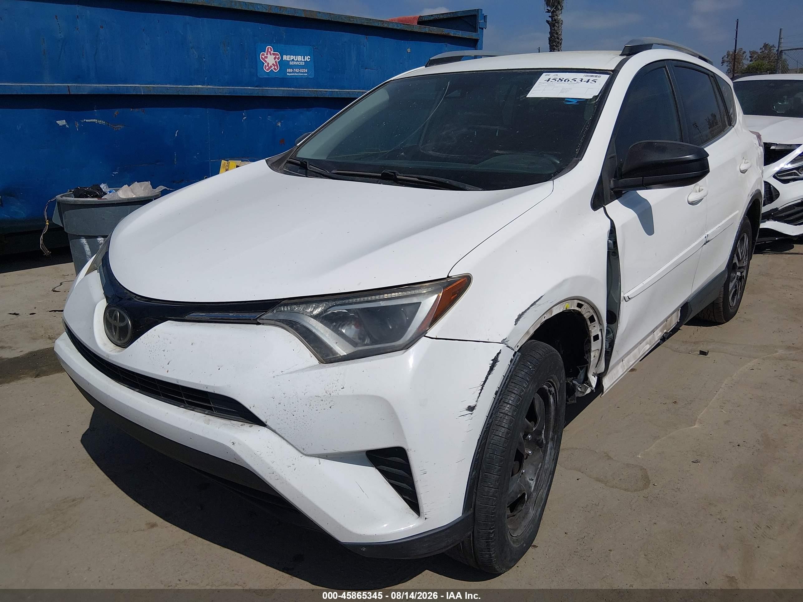 2017 Toyota Rav4 Le White vin: JTMZFREV6HJ709598