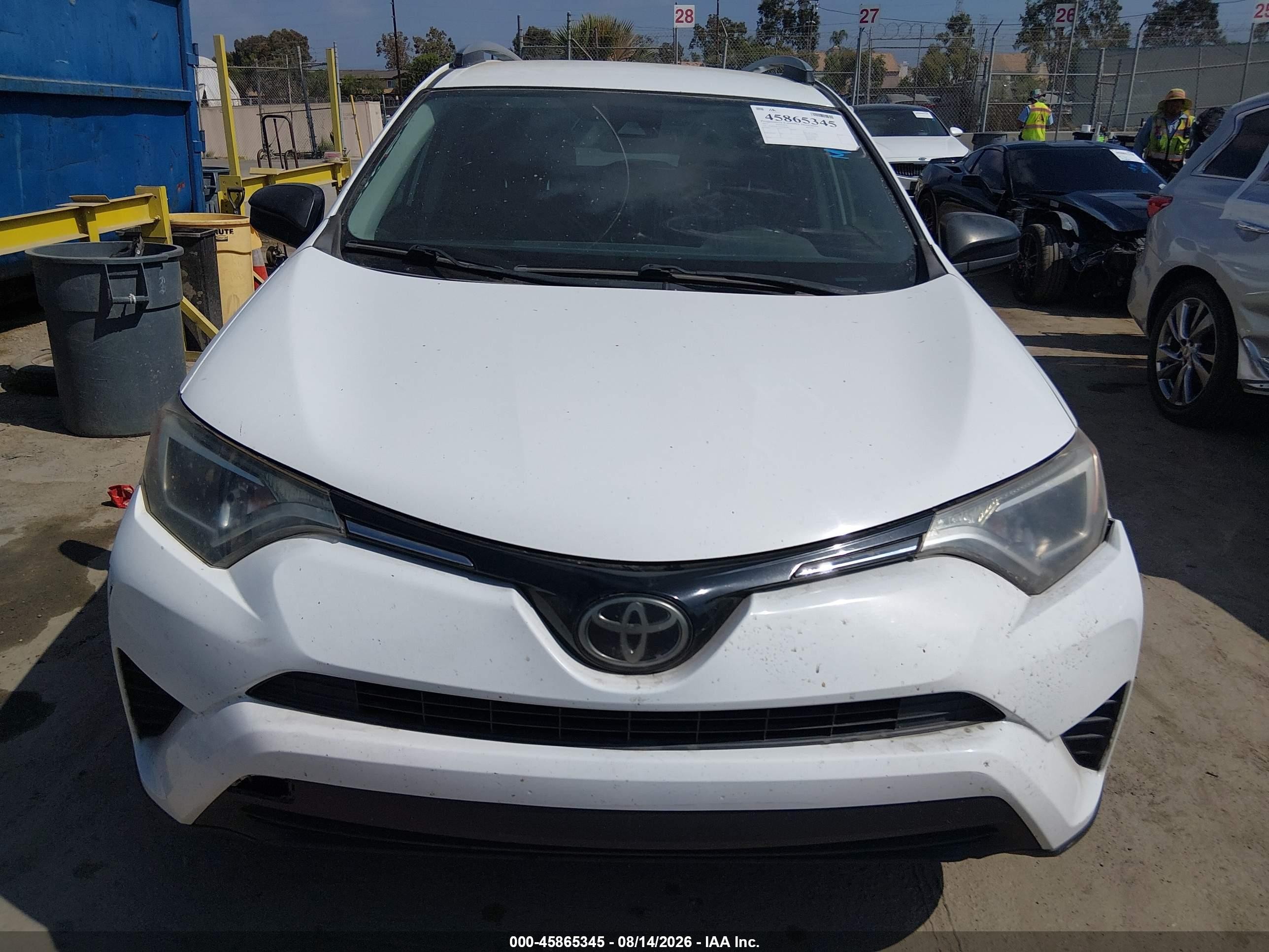 2017 Toyota Rav4 Le White vin: JTMZFREV6HJ709598