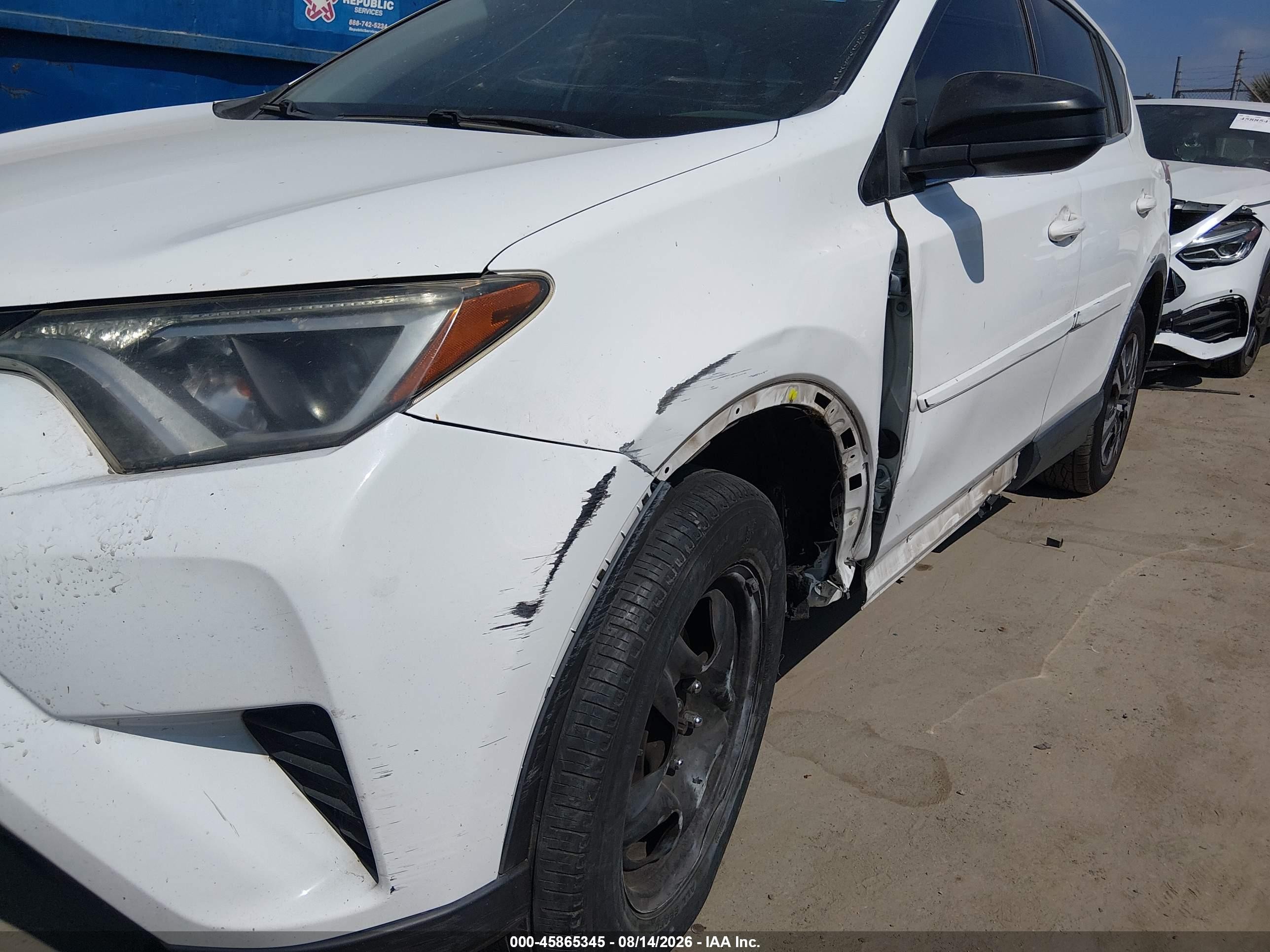 2017 Toyota Rav4 Le White vin: JTMZFREV6HJ709598