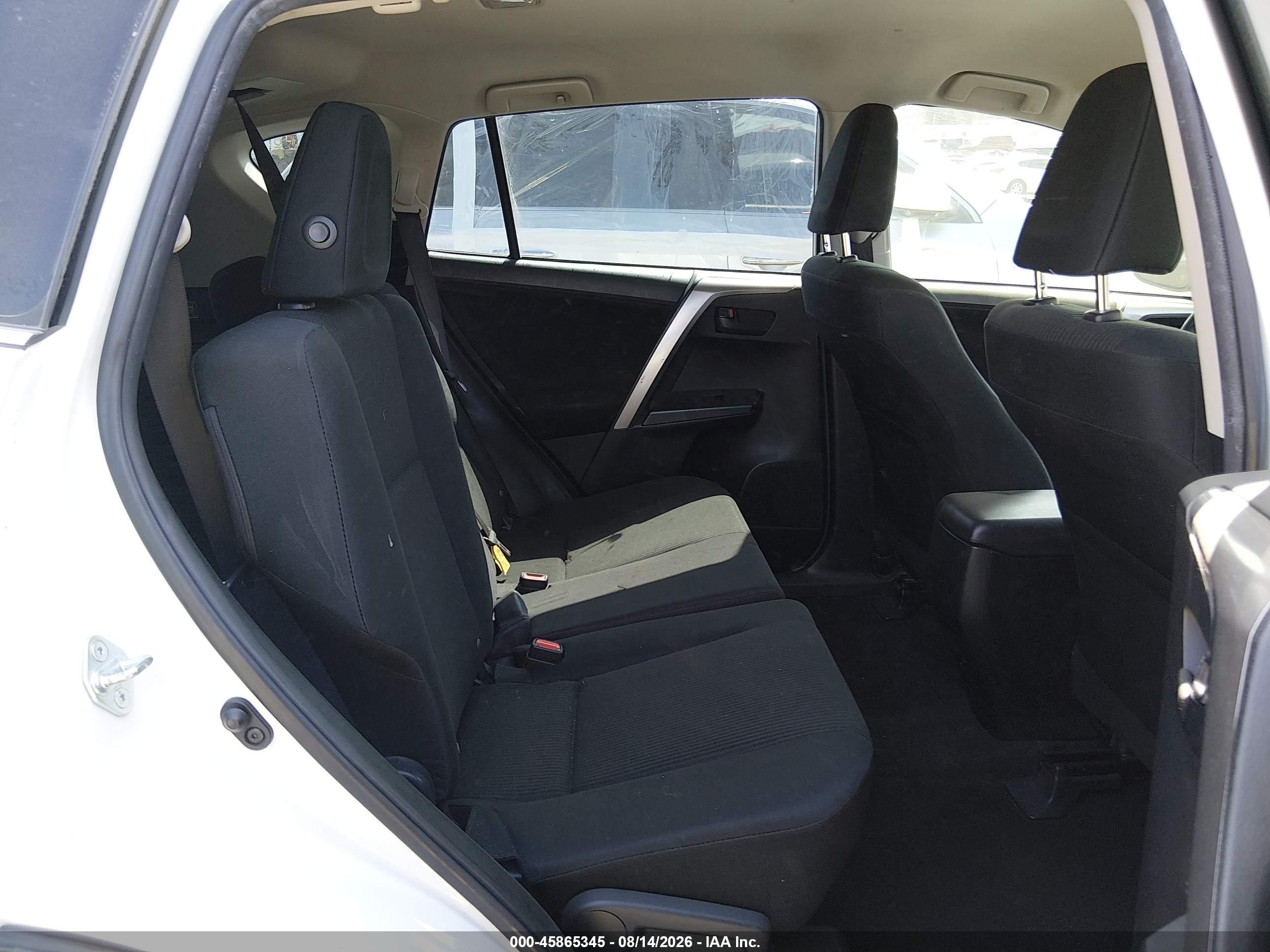 2017 Toyota Rav4 Le White vin: JTMZFREV6HJ709598