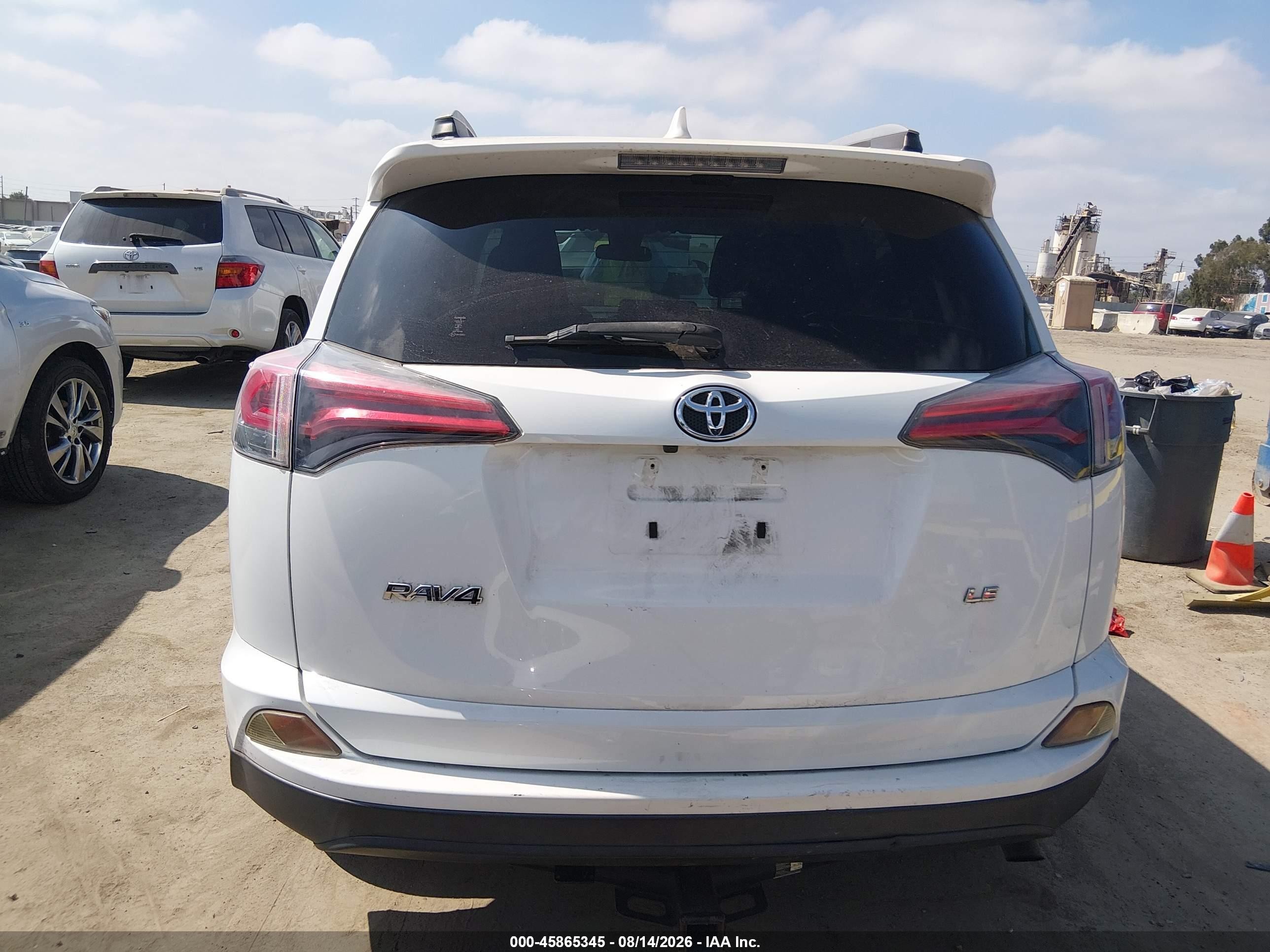 2017 Toyota Rav4 Le White vin: JTMZFREV6HJ709598