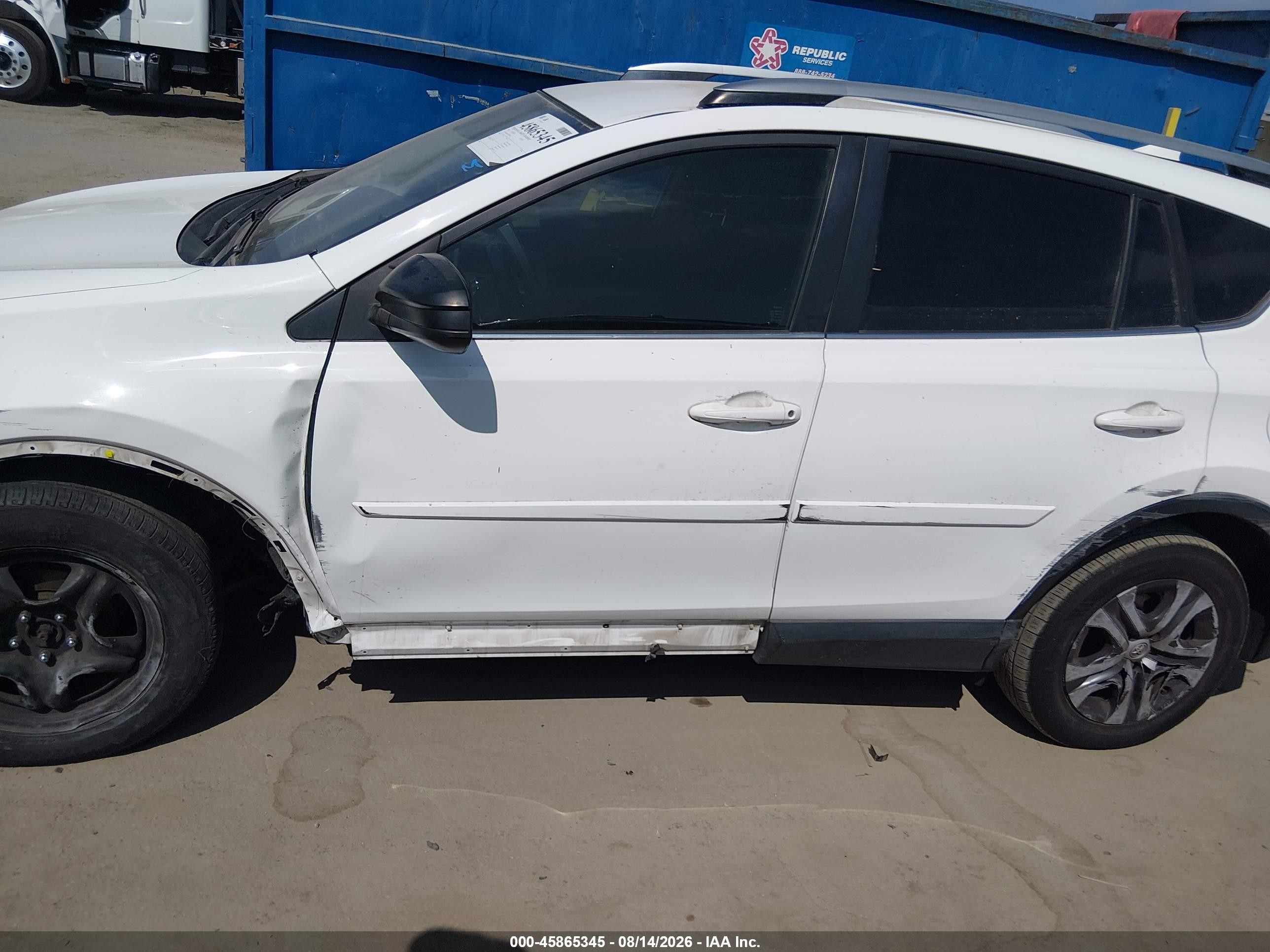 2017 Toyota Rav4 Le White vin: JTMZFREV6HJ709598
