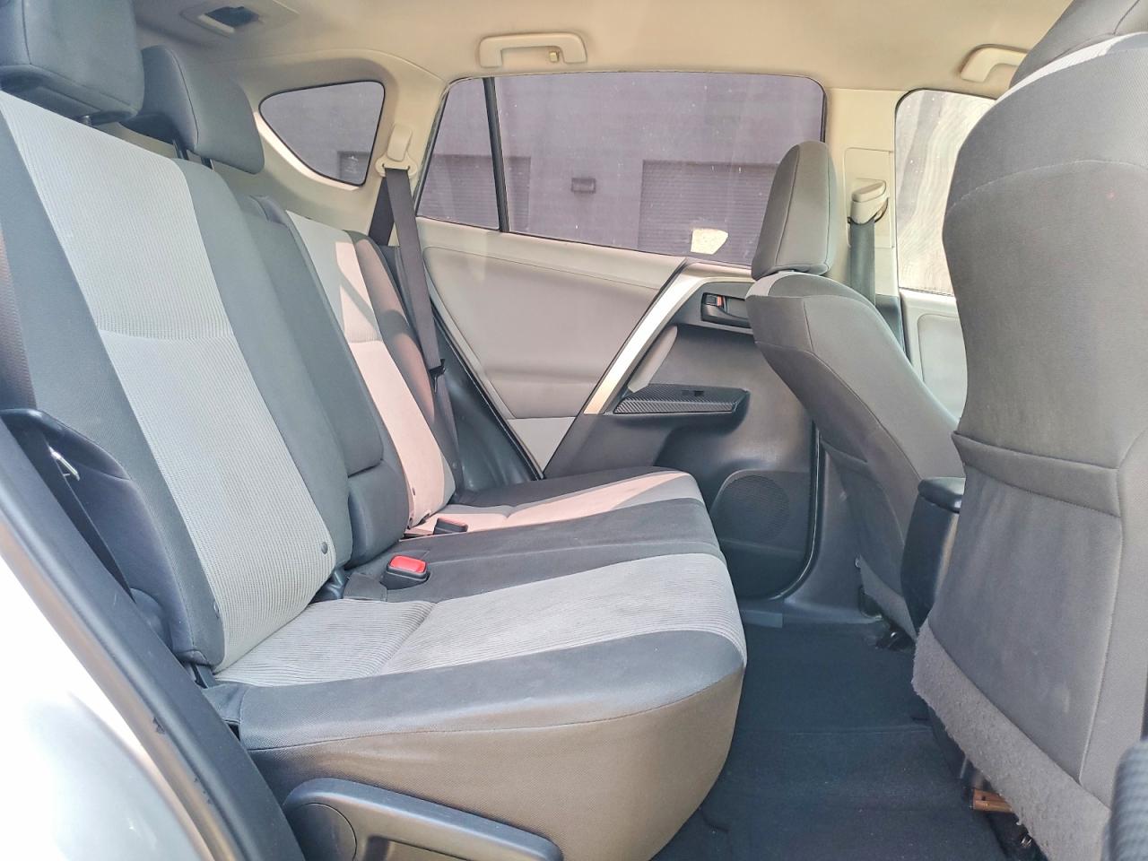 2013 Toyota Rav4 Le Silver vin: JTMZFREV7D5012945