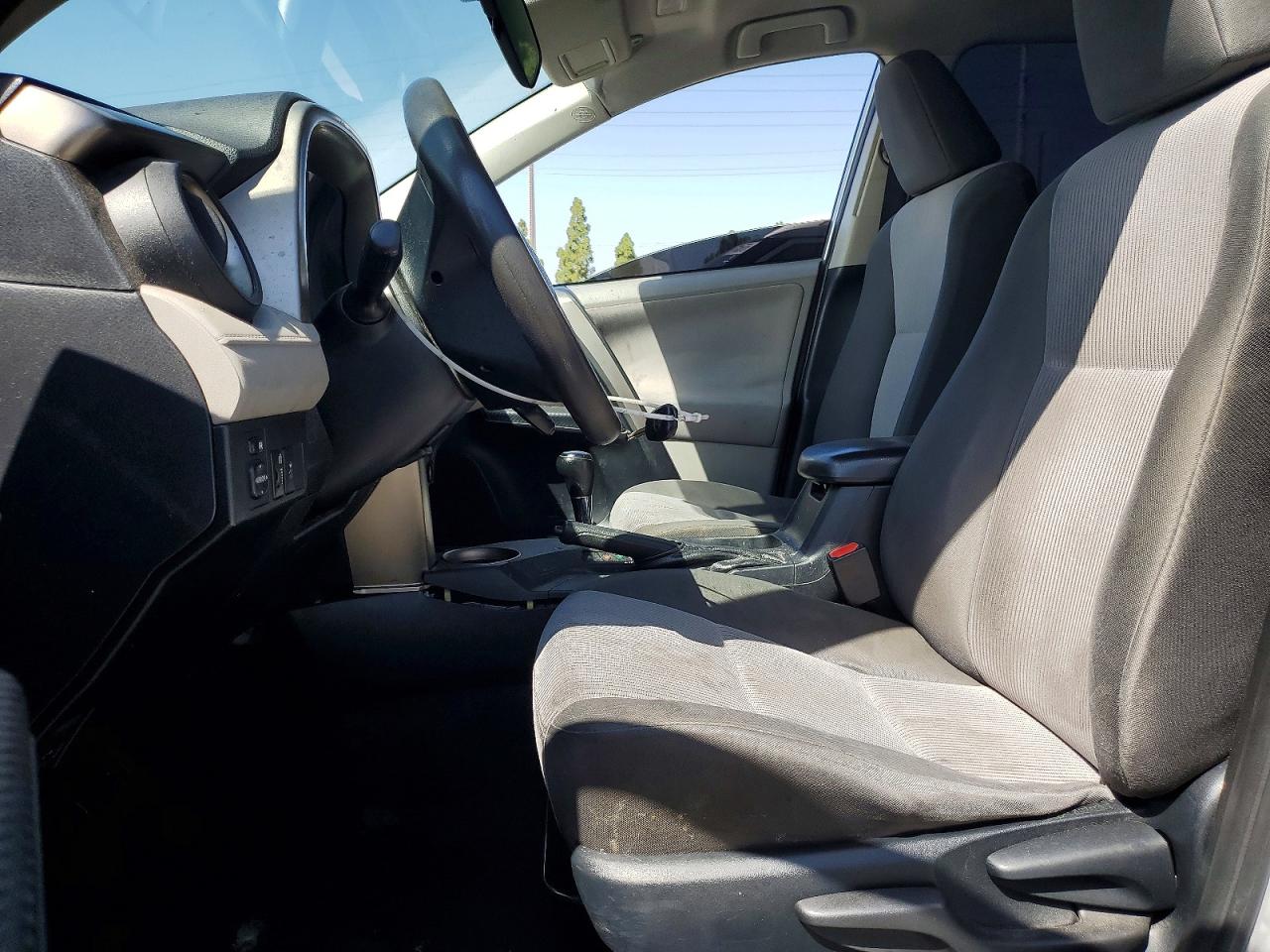 2013 Toyota Rav4 Le Silver vin: JTMZFREV7D5012945