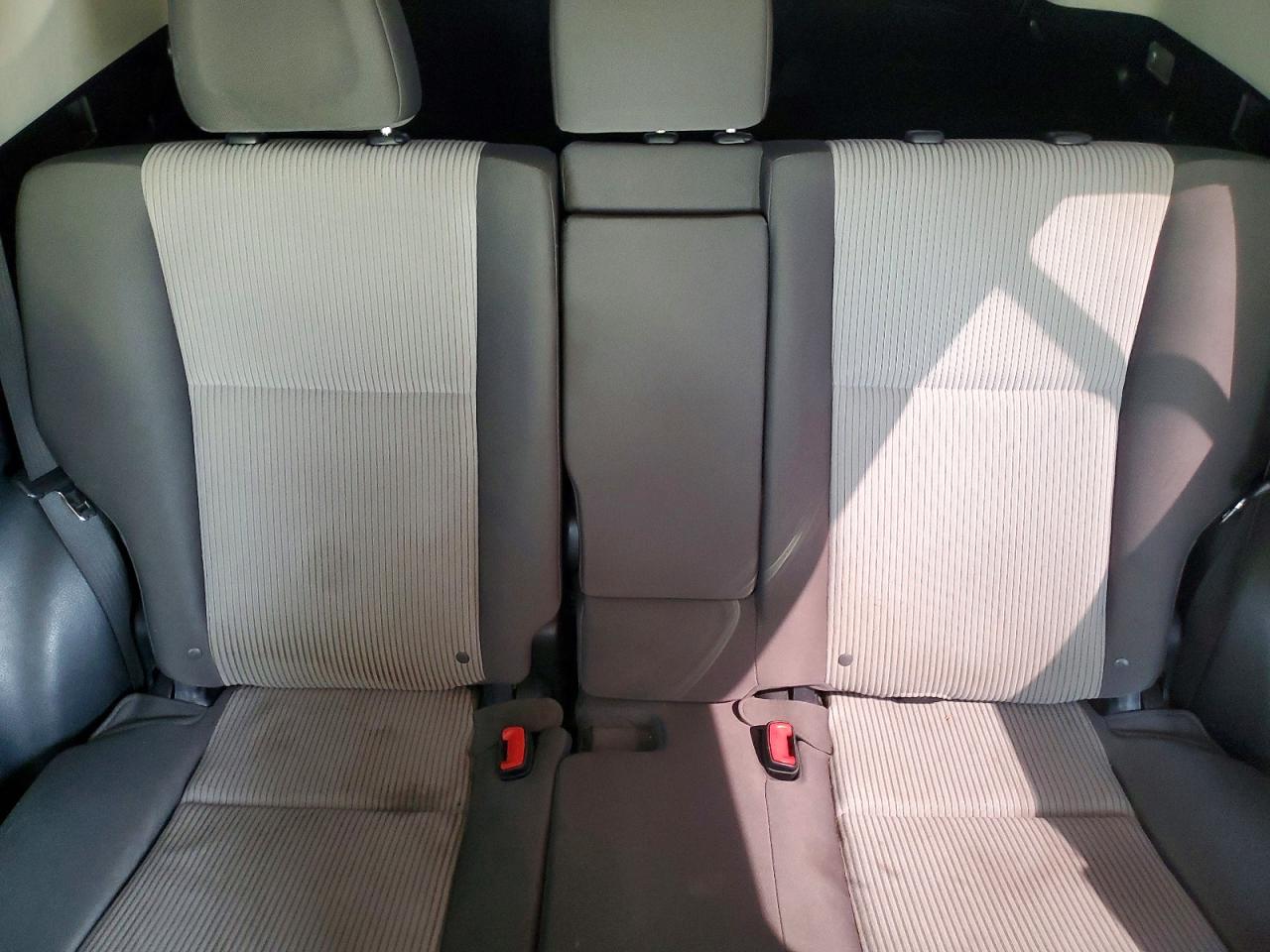 2013 Toyota Rav4 Le Silver vin: JTMZFREV7D5012945