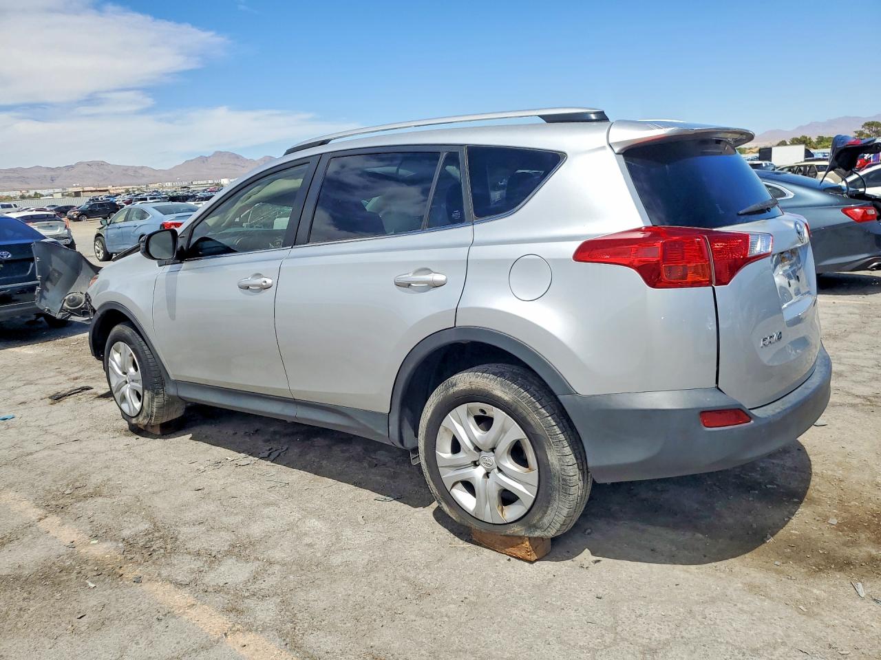 2014 Toyota Rav4 Le Silver vin: JTMZFREV7EJ019824
