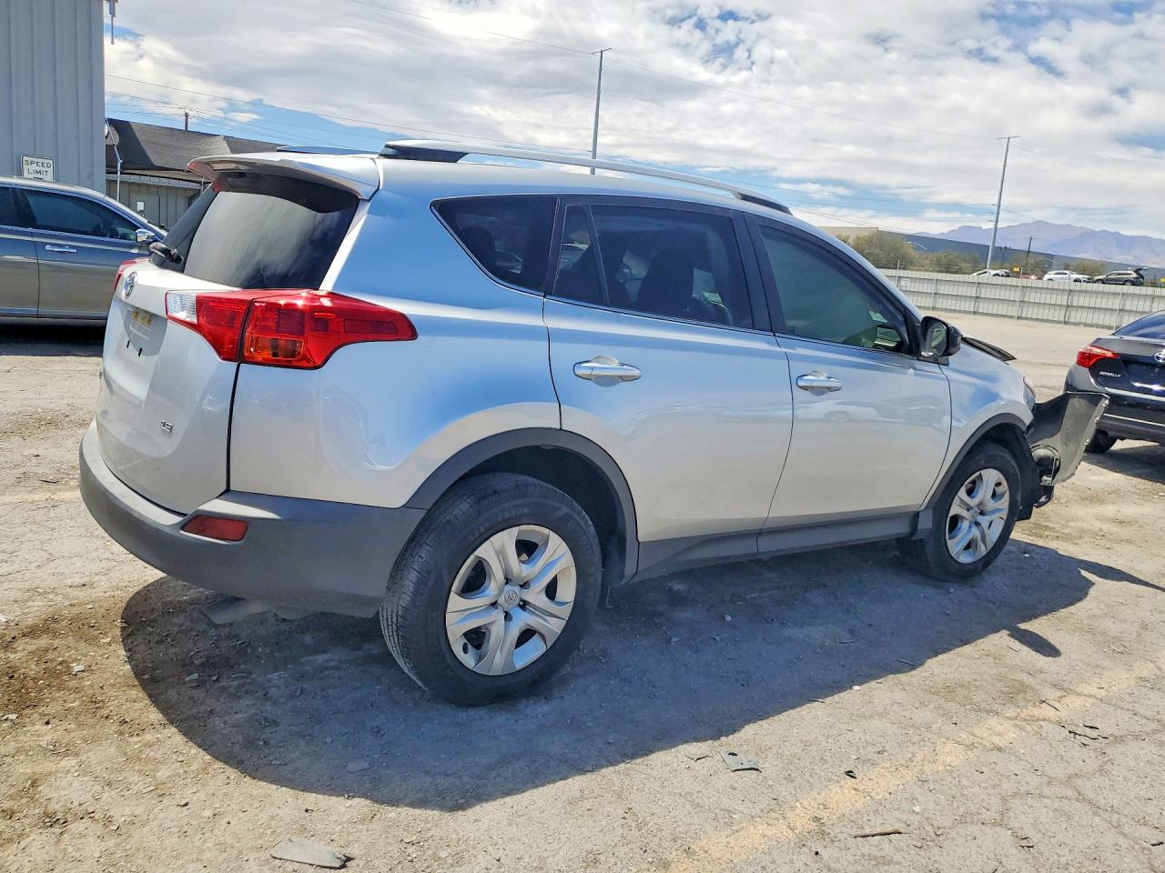 2014 Toyota Rav4 Le Silver vin: JTMZFREV7EJ019824