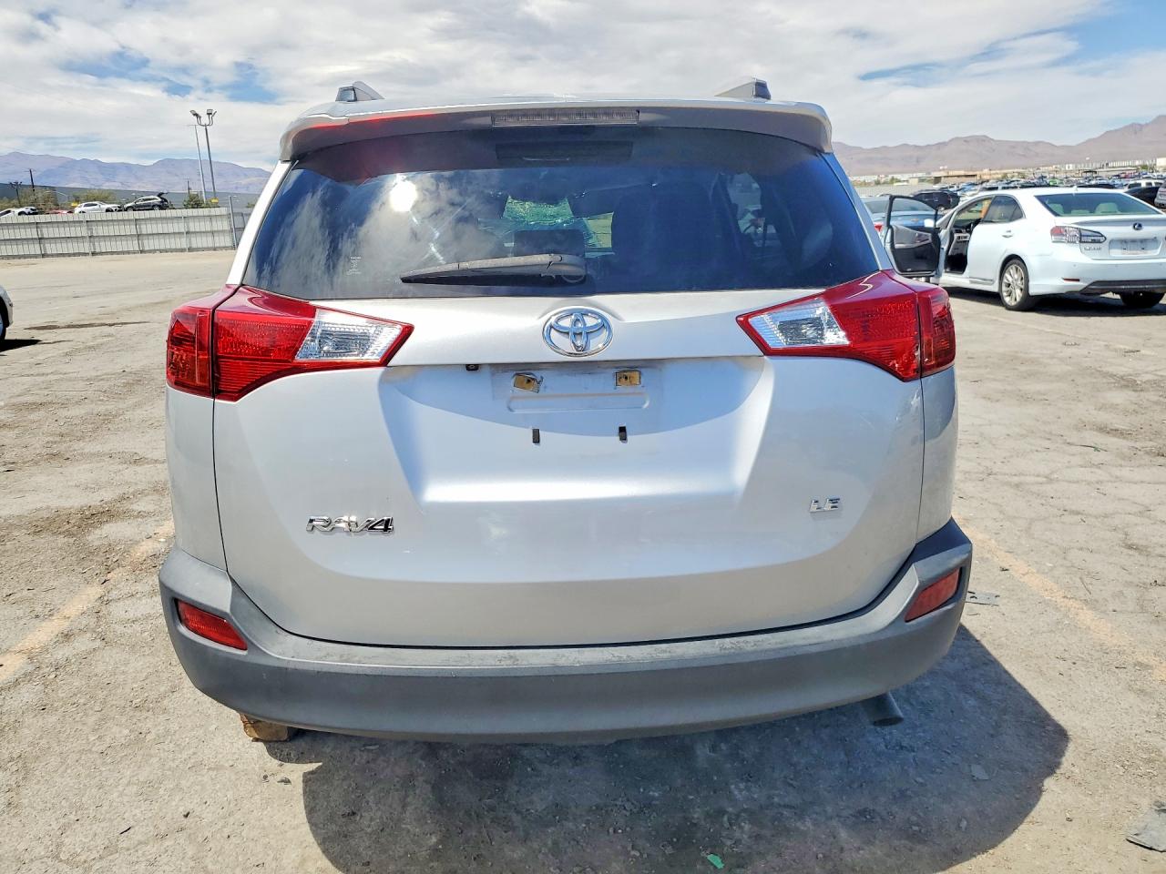 2014 Toyota Rav4 Le Silver vin: JTMZFREV7EJ019824