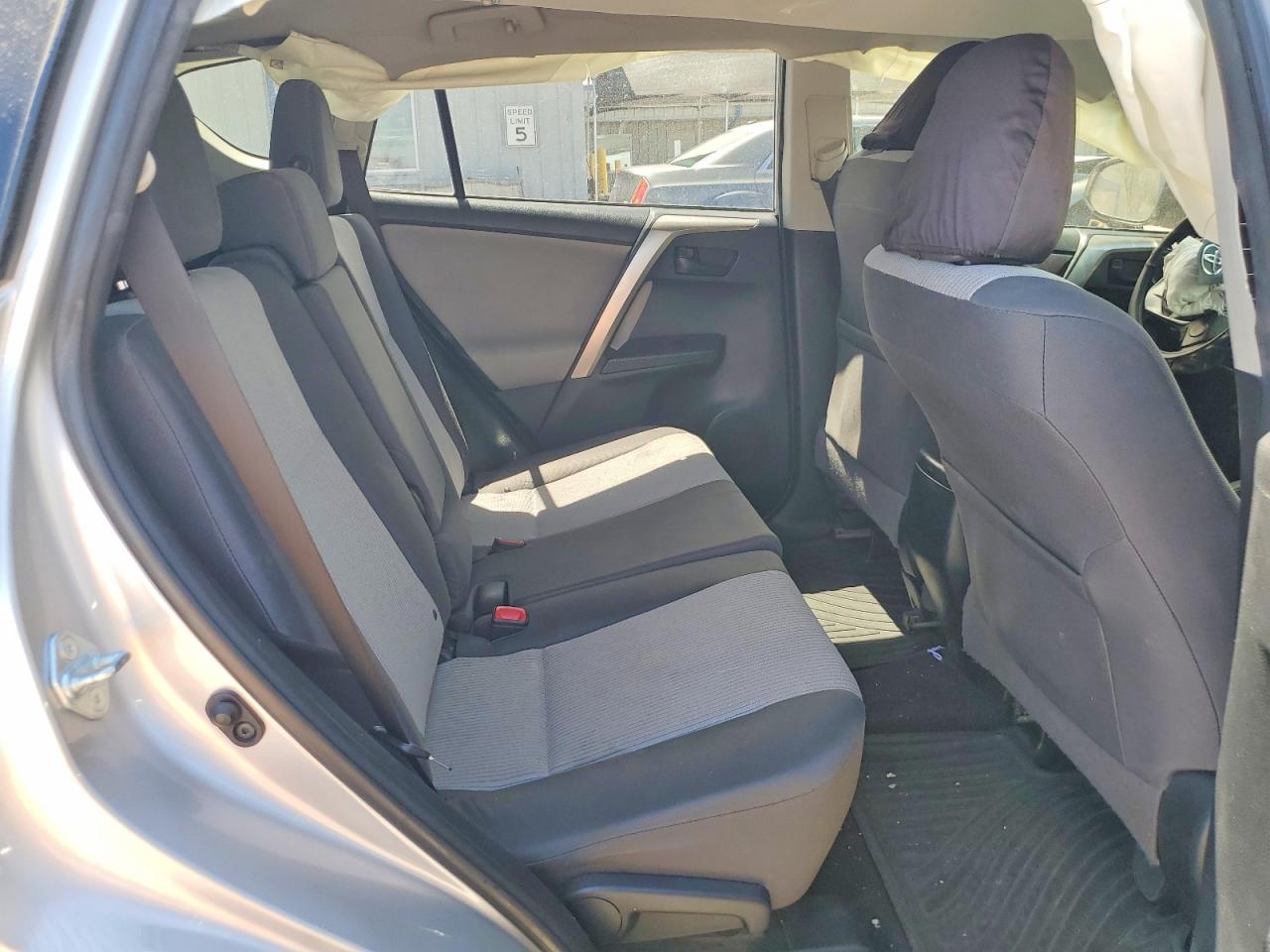 2014 Toyota Rav4 Le Silver vin: JTMZFREV7EJ019824