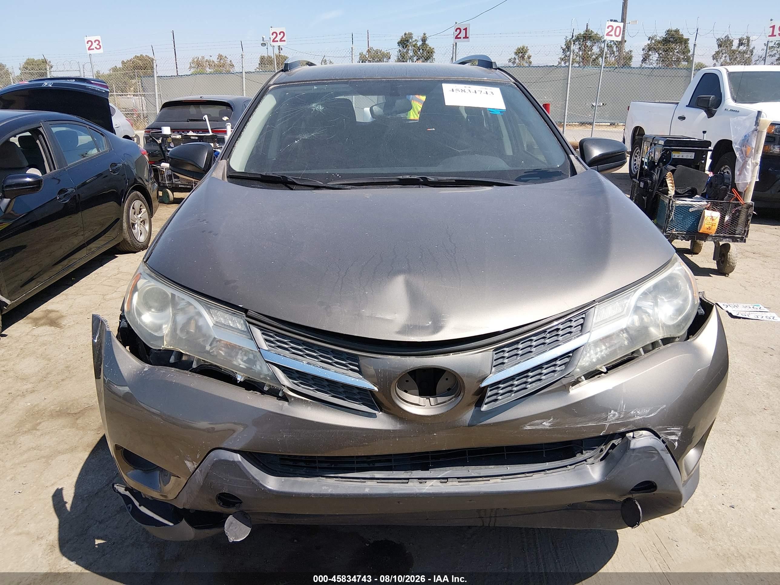 2015 Toyota Rav4 Le Brown vin: JTMZFREV7FD060633