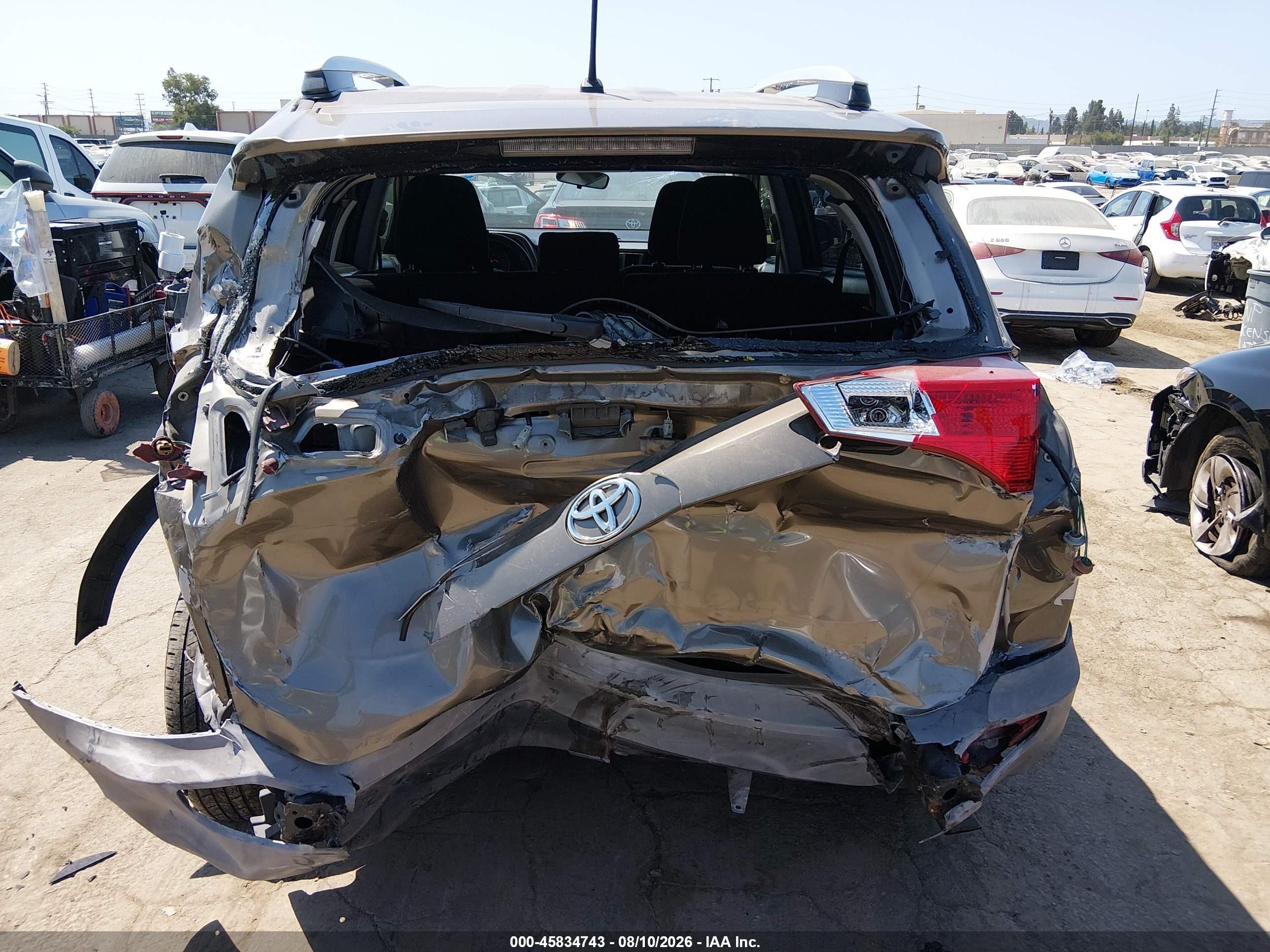 2015 Toyota Rav4 Le Brown vin: JTMZFREV7FD060633