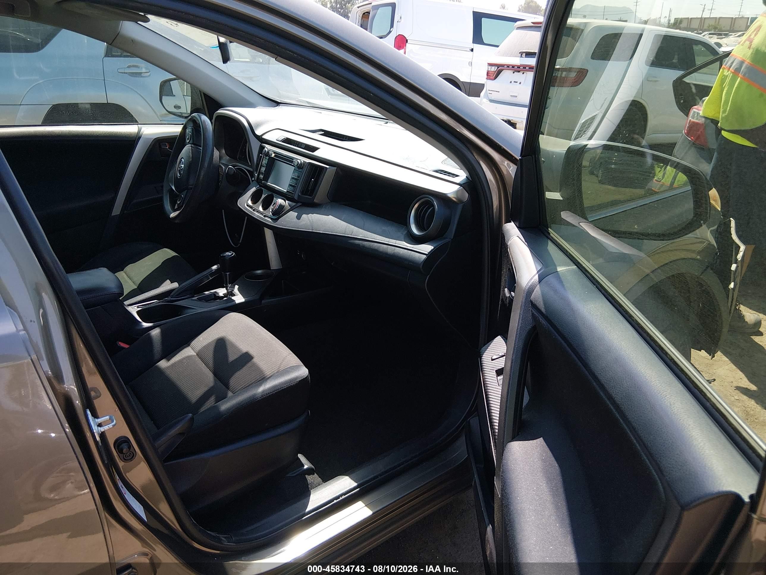 2015 Toyota Rav4 Le Brown vin: JTMZFREV7FD060633