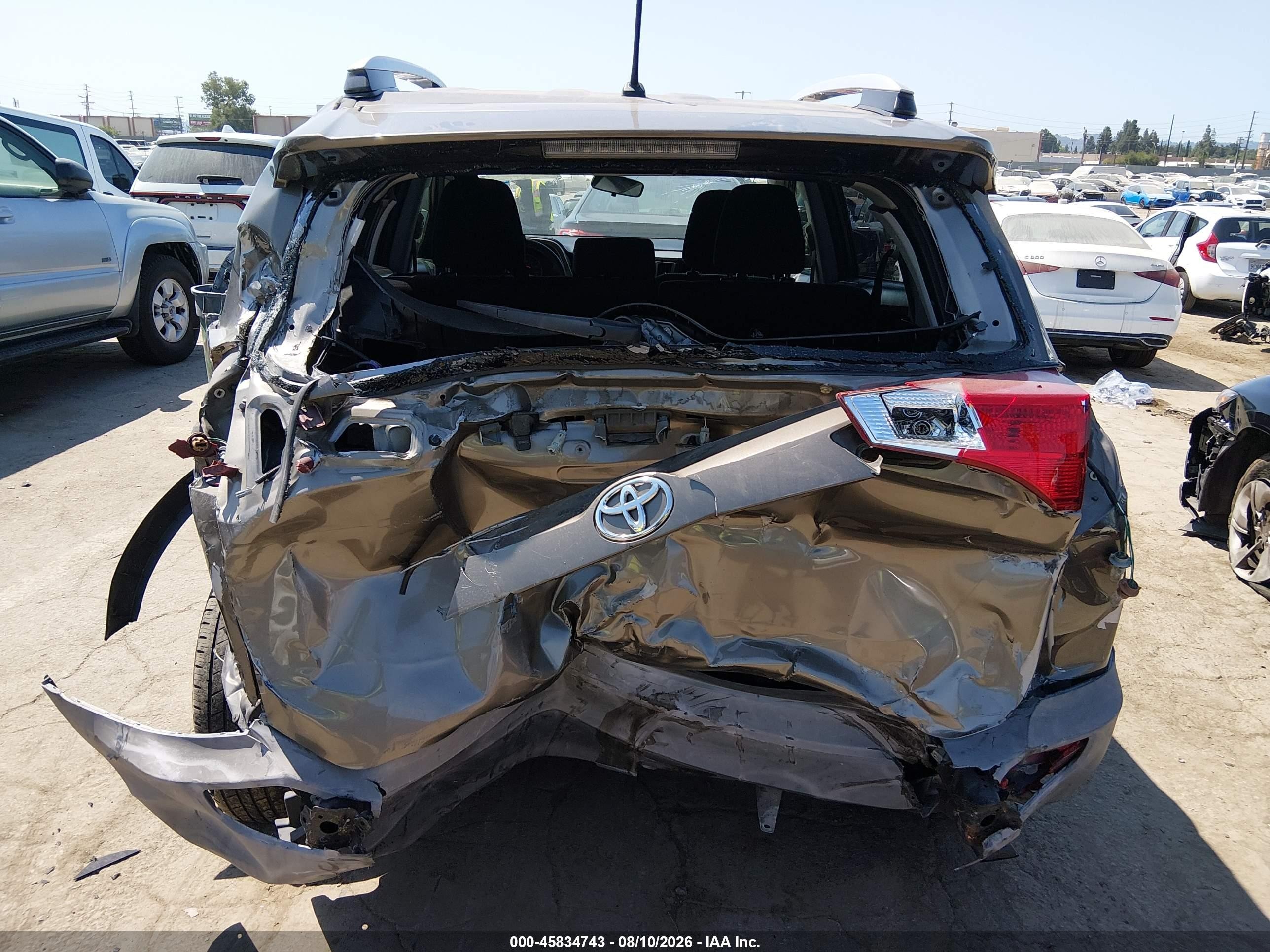 2015 Toyota Rav4 Le Brown vin: JTMZFREV7FD060633