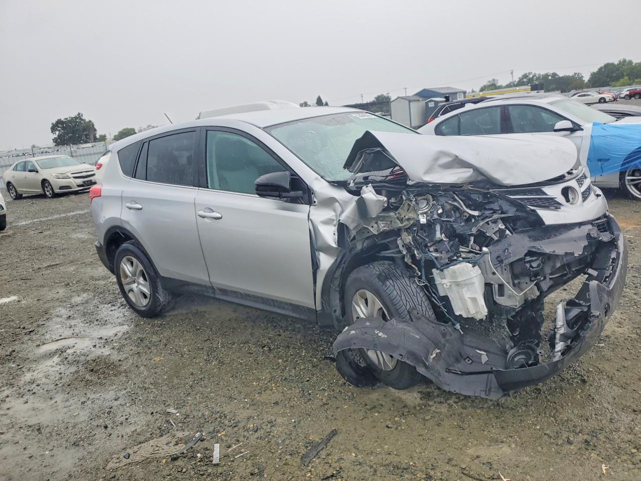 2015 Toyota Rav4 Le Silver vin: JTMZFREV7FD068683