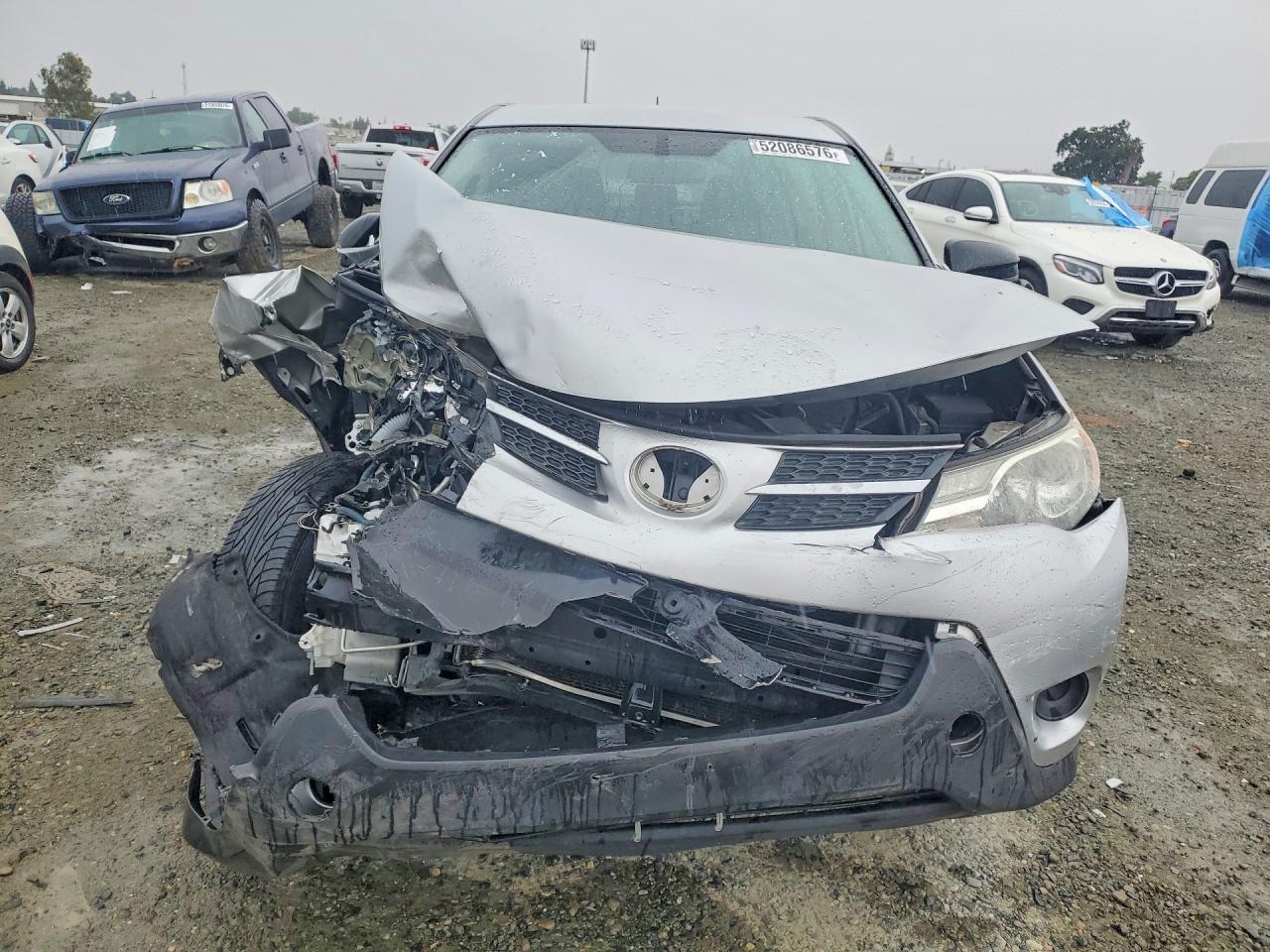 2015 Toyota Rav4 Le Silver vin: JTMZFREV7FD068683