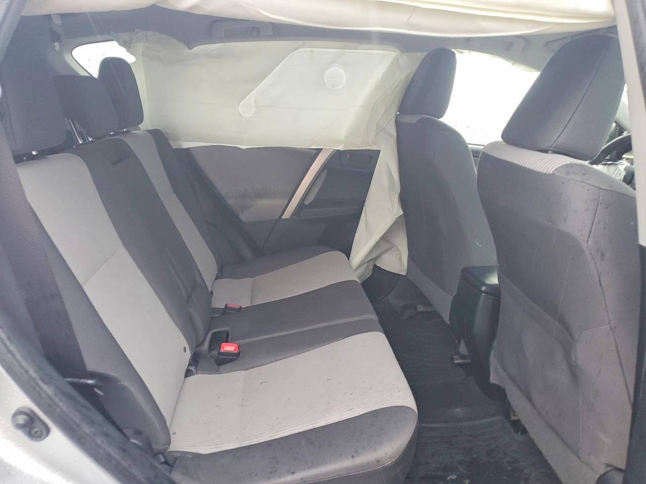 2015 Toyota Rav4 Le Silver vin: JTMZFREV7FD068683