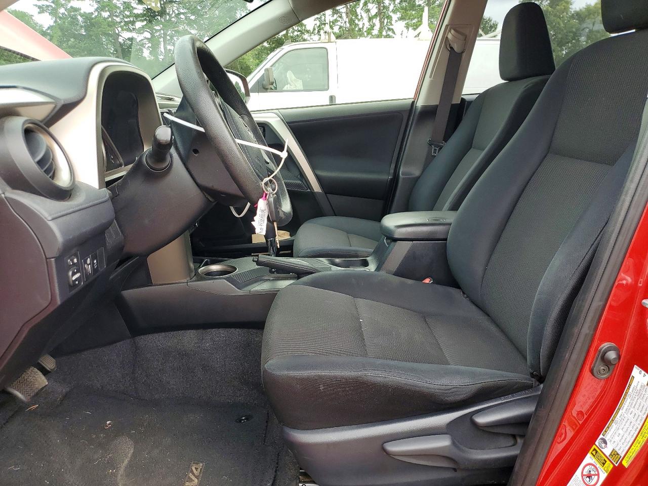 2015 Toyota Rav4 Le Red vin: JTMZFREV7FD076217