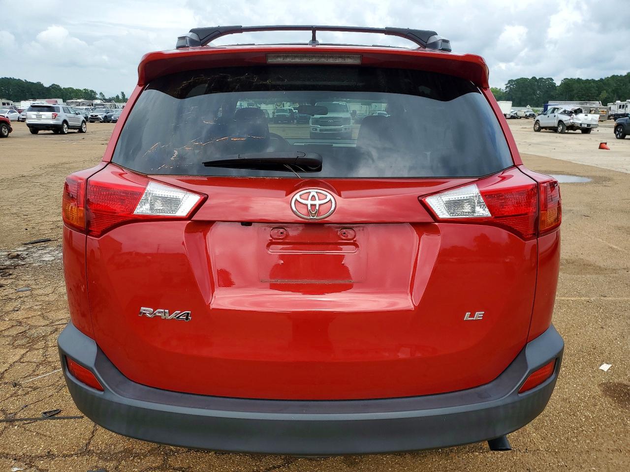 2015 Toyota Rav4 Le Red vin: JTMZFREV7FD076217