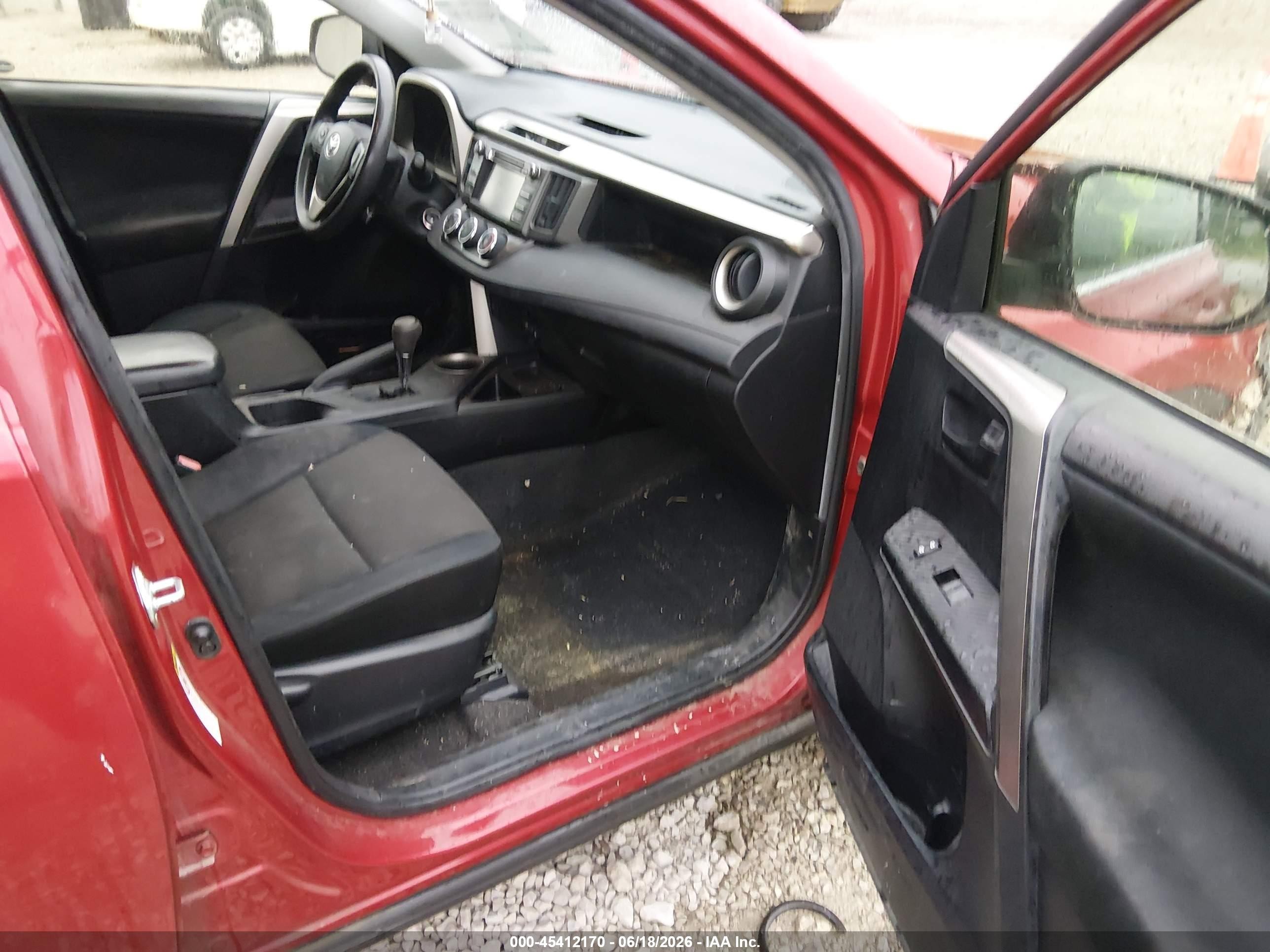 2015 Toyota Rav4 Le Red vin: JTMZFREV7FJ025804