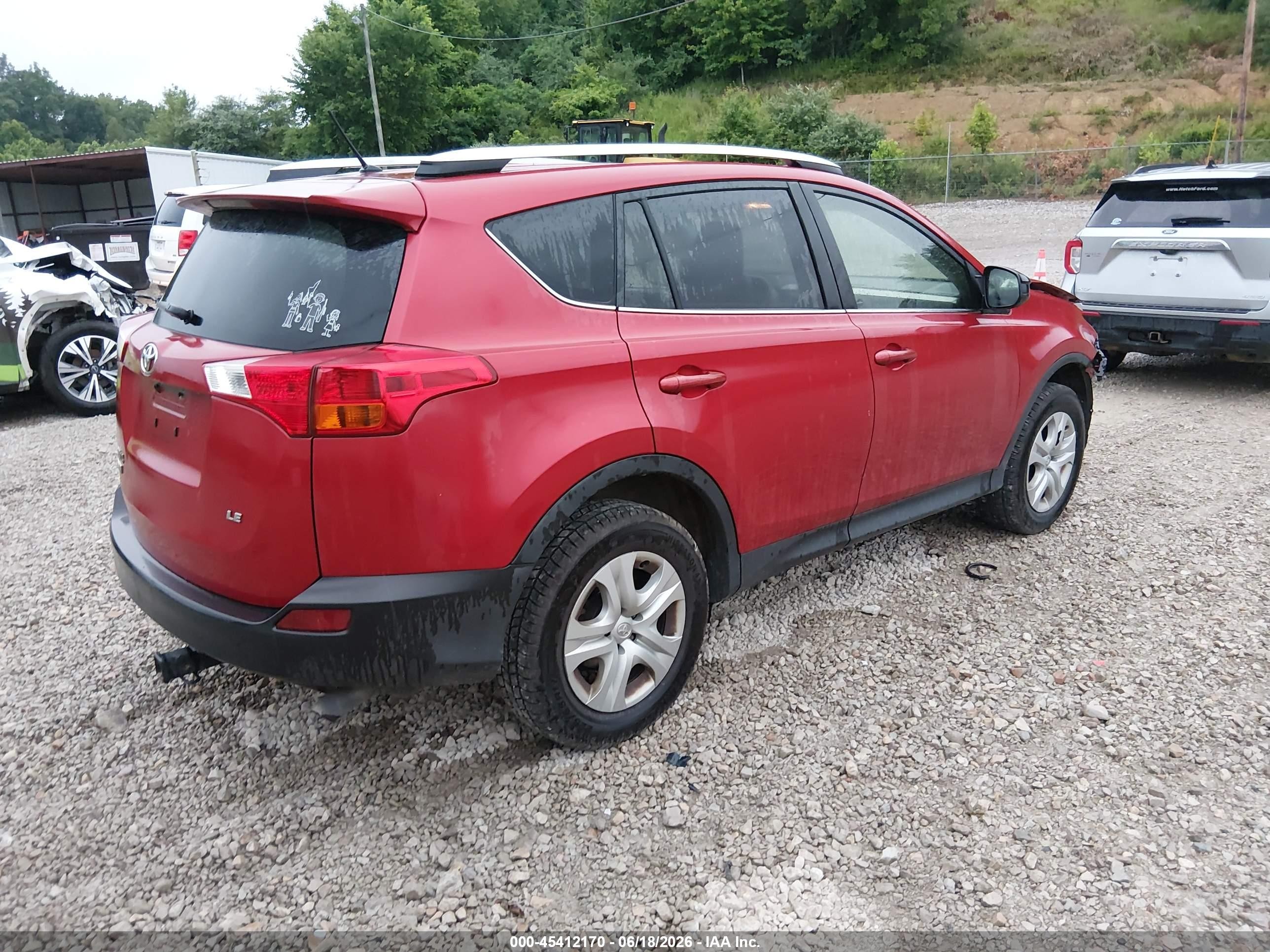 2015 Toyota Rav4 Le Red vin: JTMZFREV7FJ025804