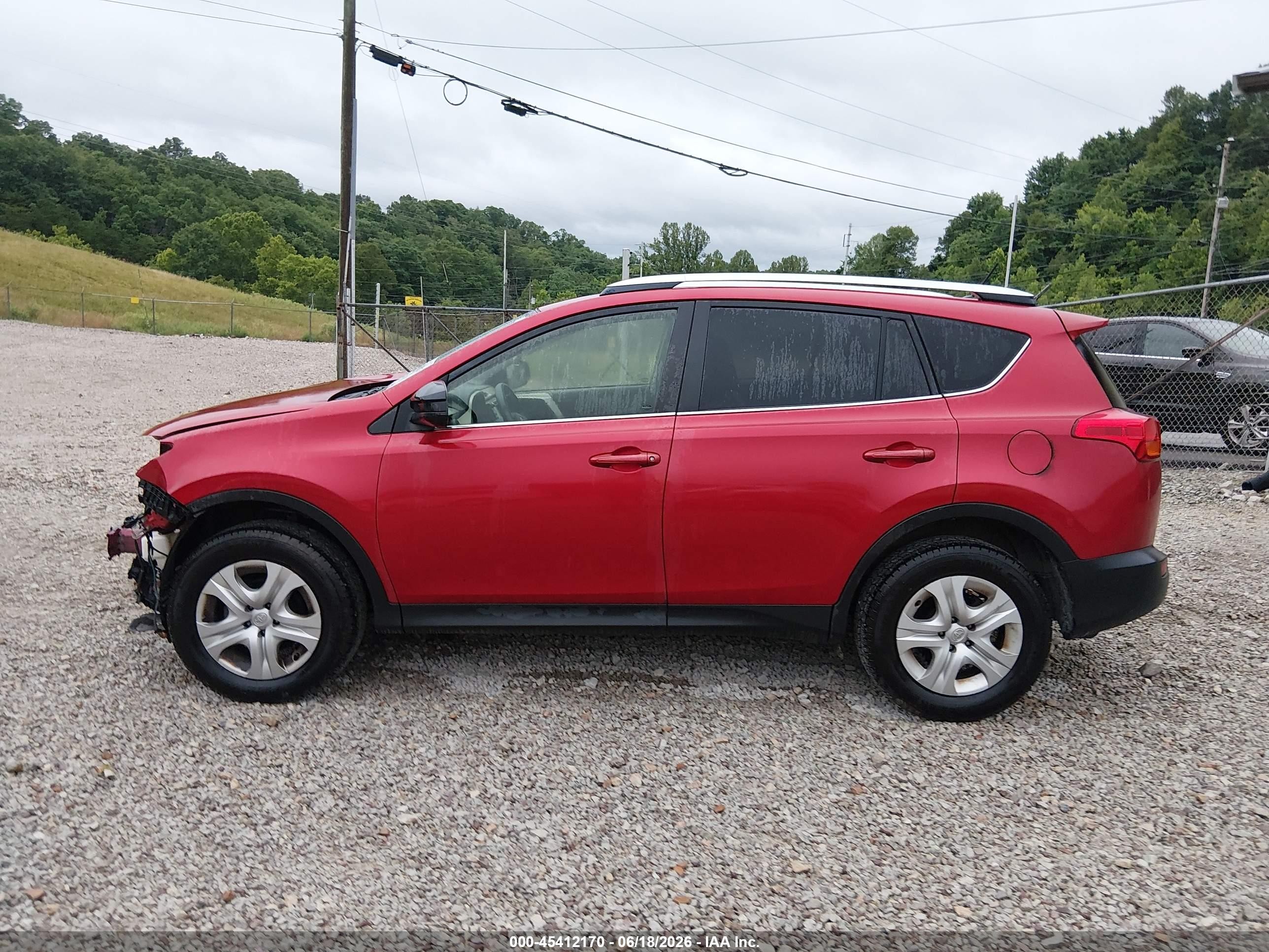 2015 Toyota Rav4 Le Red vin: JTMZFREV7FJ025804