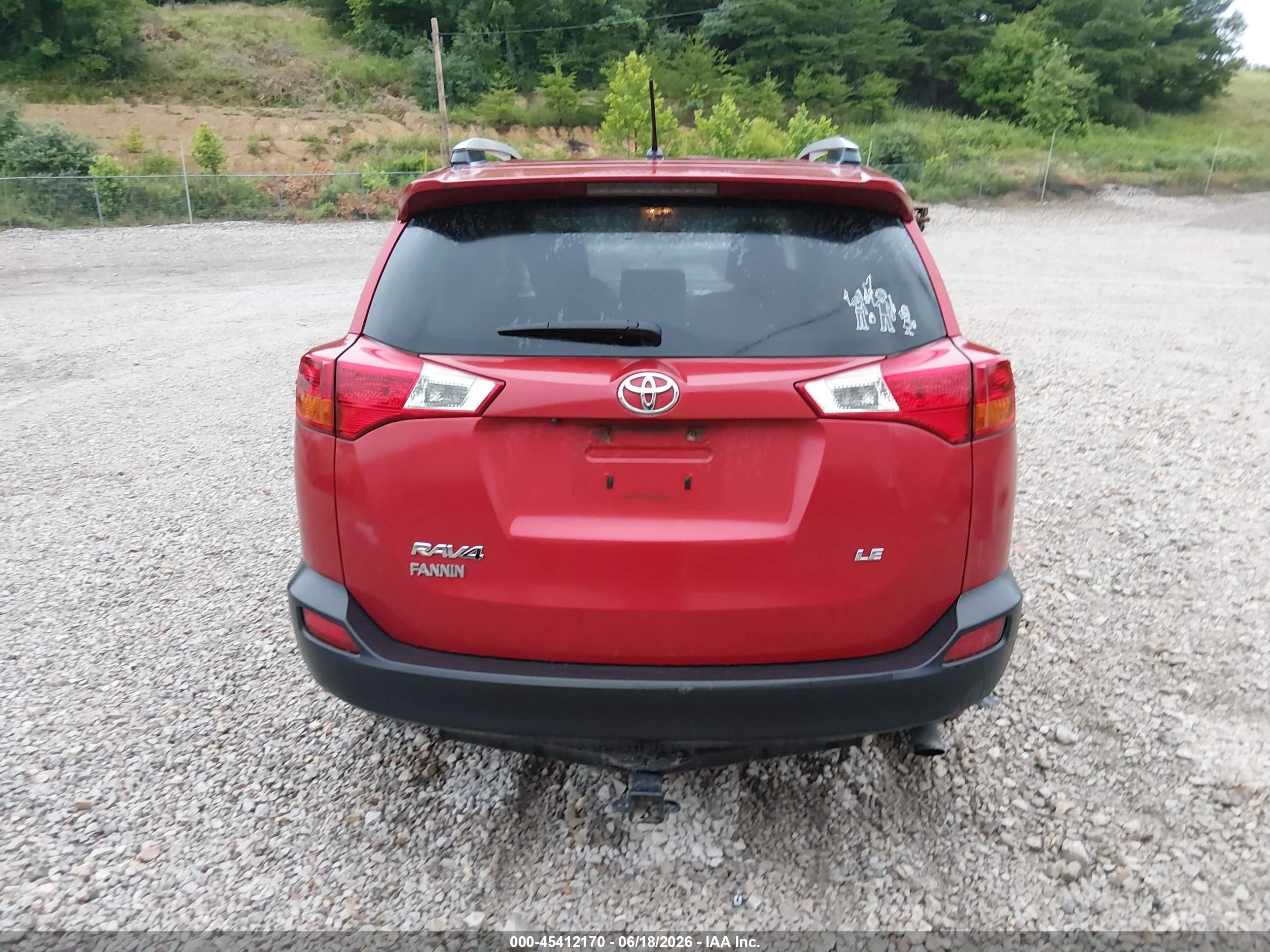 2015 Toyota Rav4 Le Red vin: JTMZFREV7FJ025804