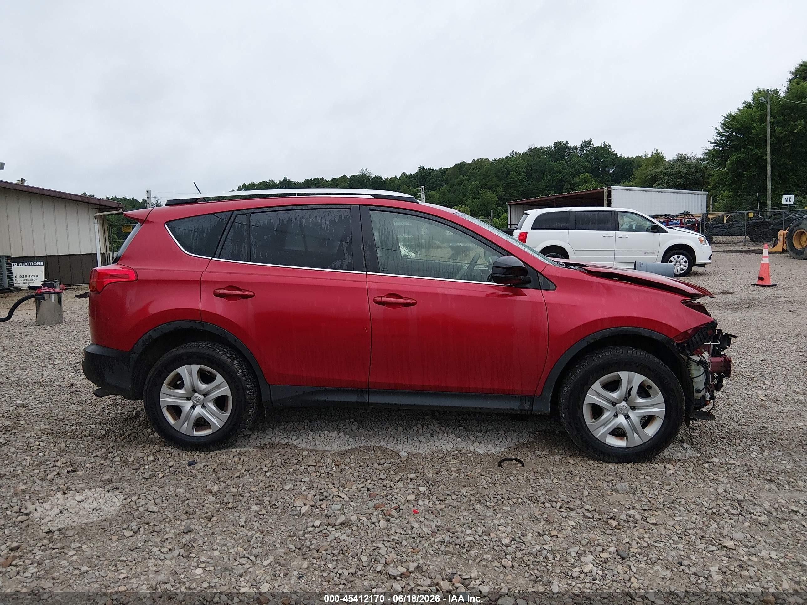 2015 Toyota Rav4 Le Red vin: JTMZFREV7FJ025804
