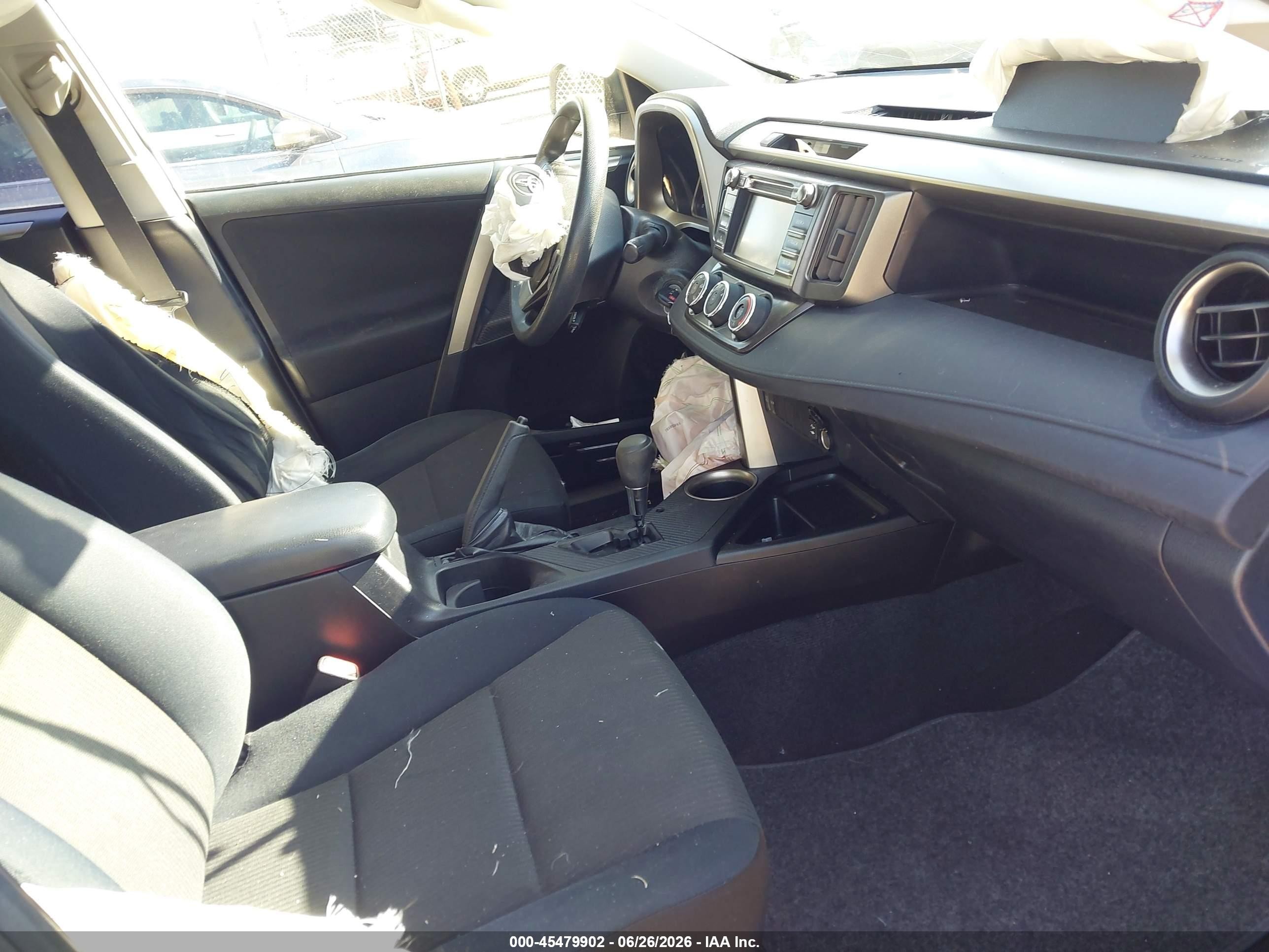 2015 Toyota Rav4 Le White vin: JTMZFREV7FJ033921