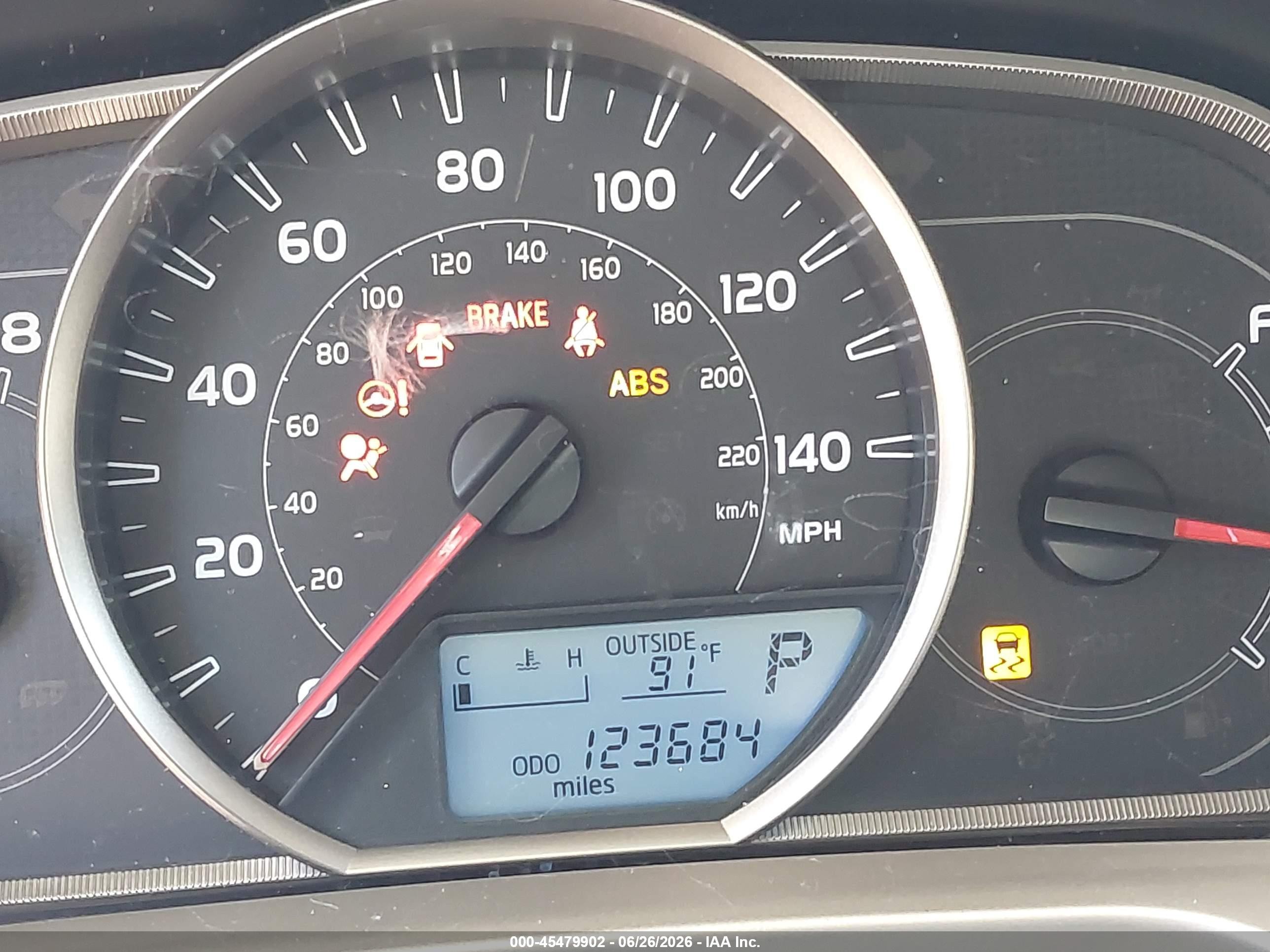2015 Toyota Rav4 Le White vin: JTMZFREV7FJ033921
