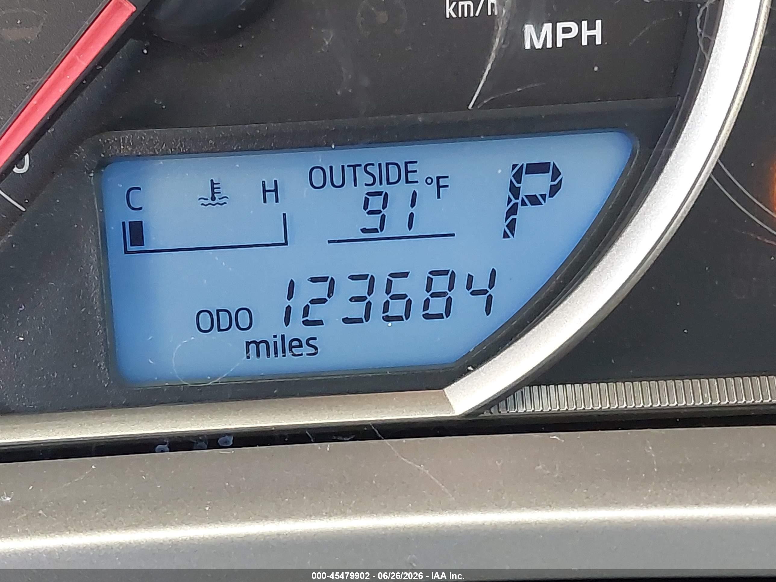 2015 Toyota Rav4 Le White vin: JTMZFREV7FJ033921