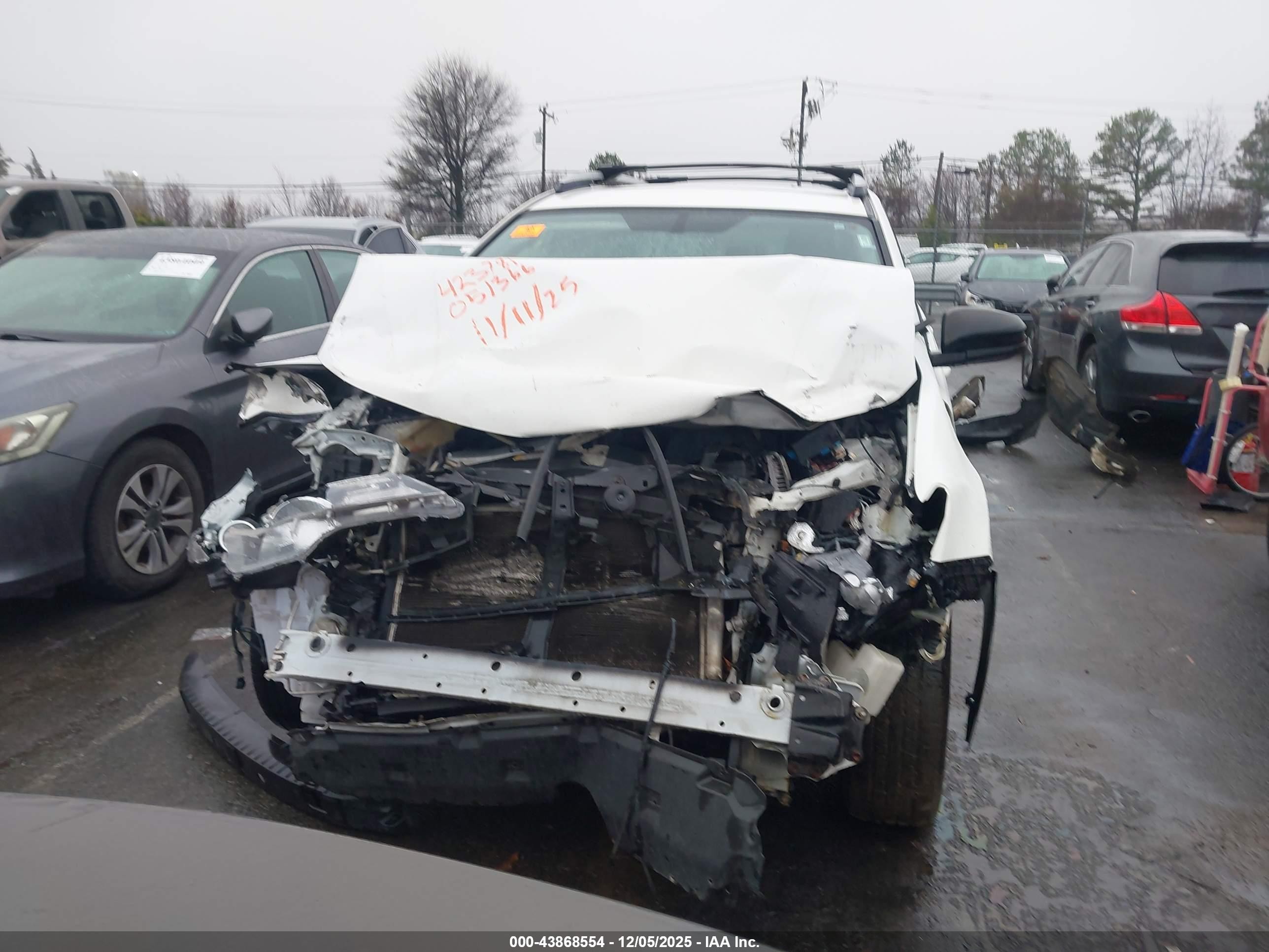 2015 Toyota Rav4 Le Белый vin: JTMZFREV7FJ051366