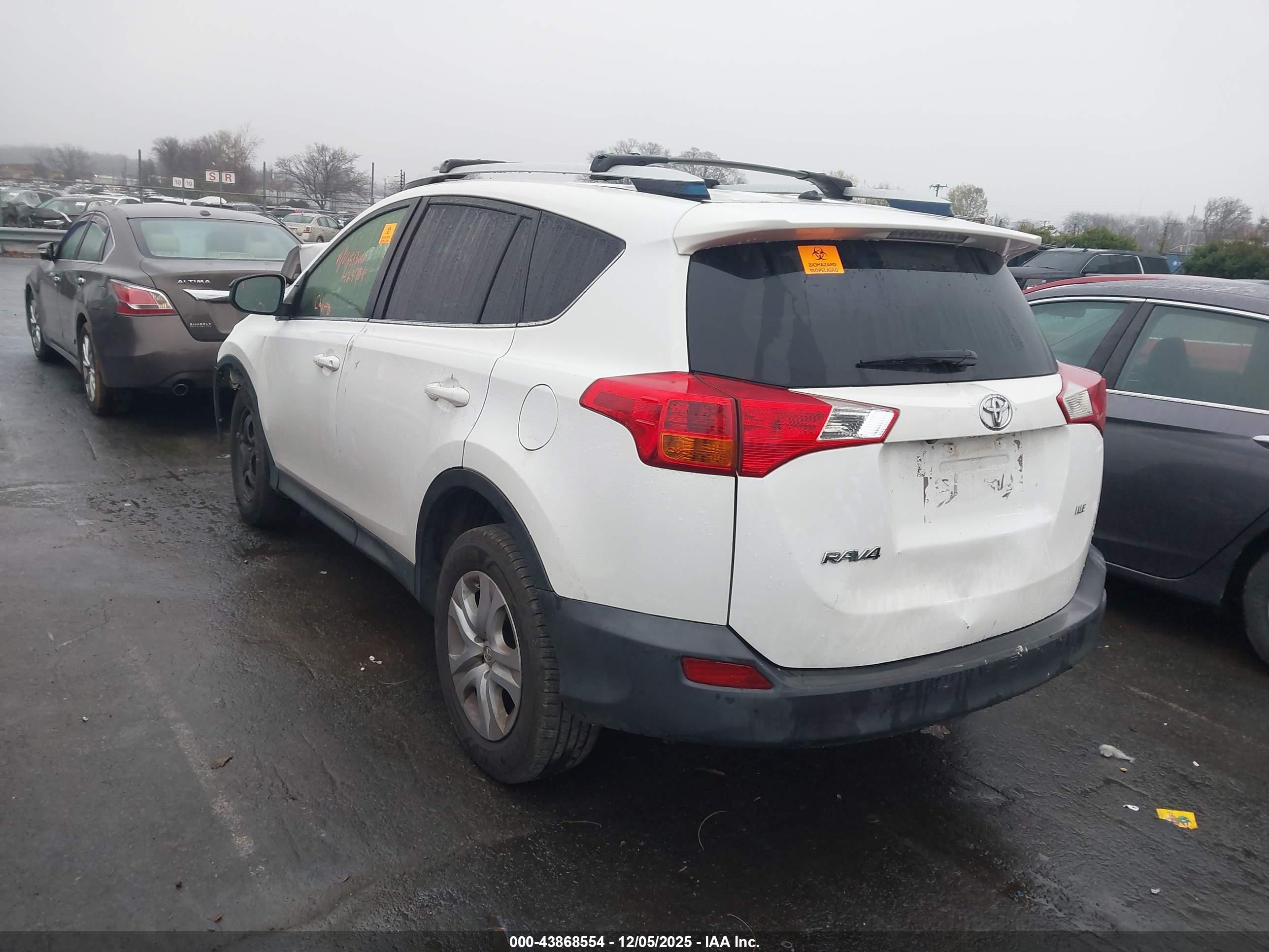 2015 Toyota Rav4 Le Белый vin: JTMZFREV7FJ051366